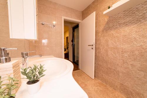 Two-Bedroom Apartment - Photo 8