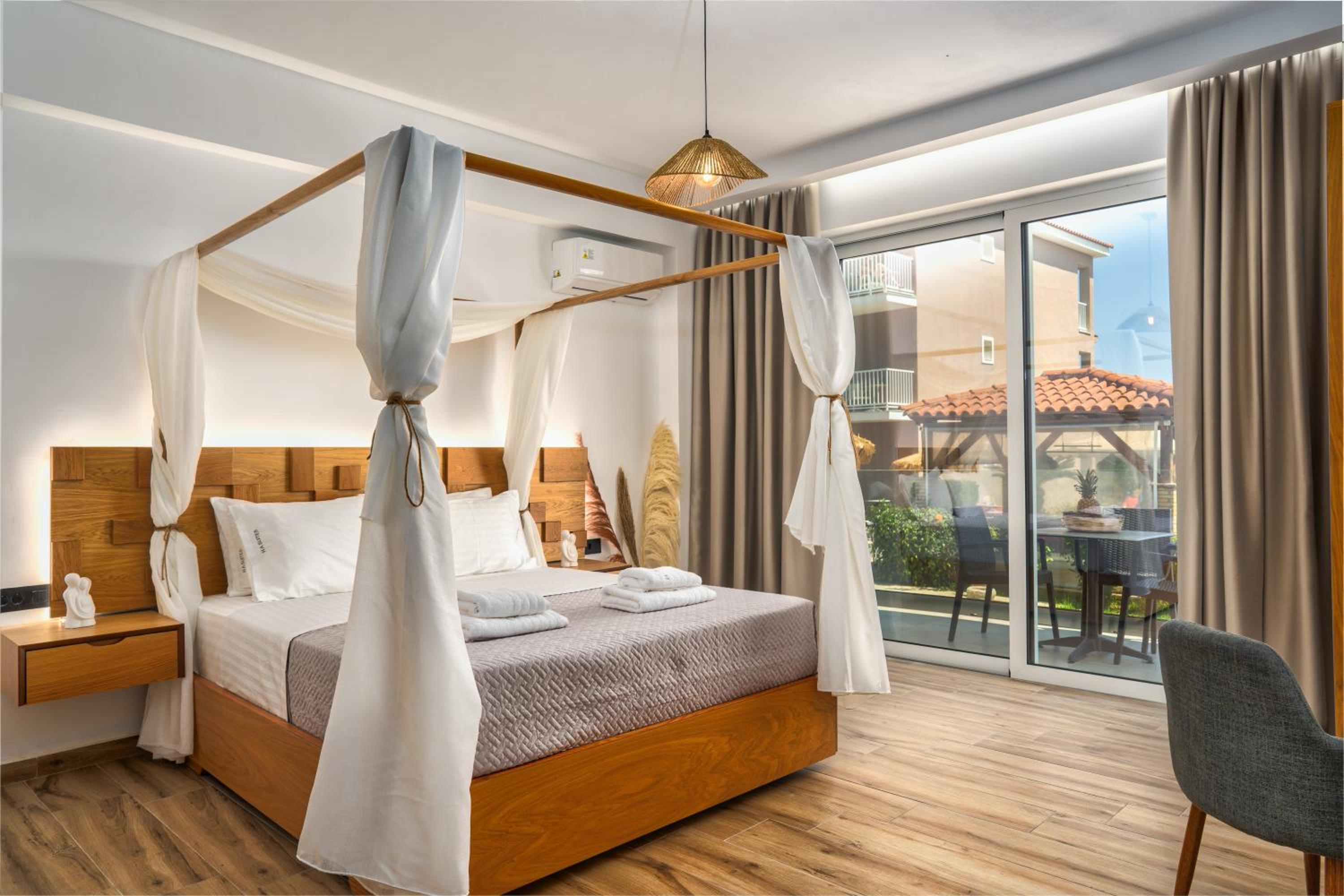 Deluxe Queen Suite - Photo 3