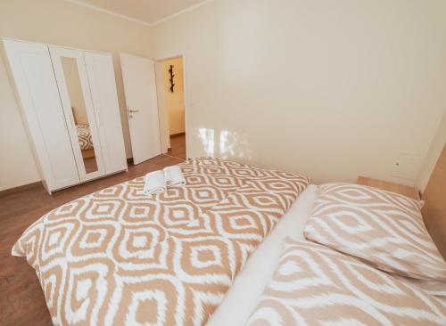 Apartment with Balcony photo 2