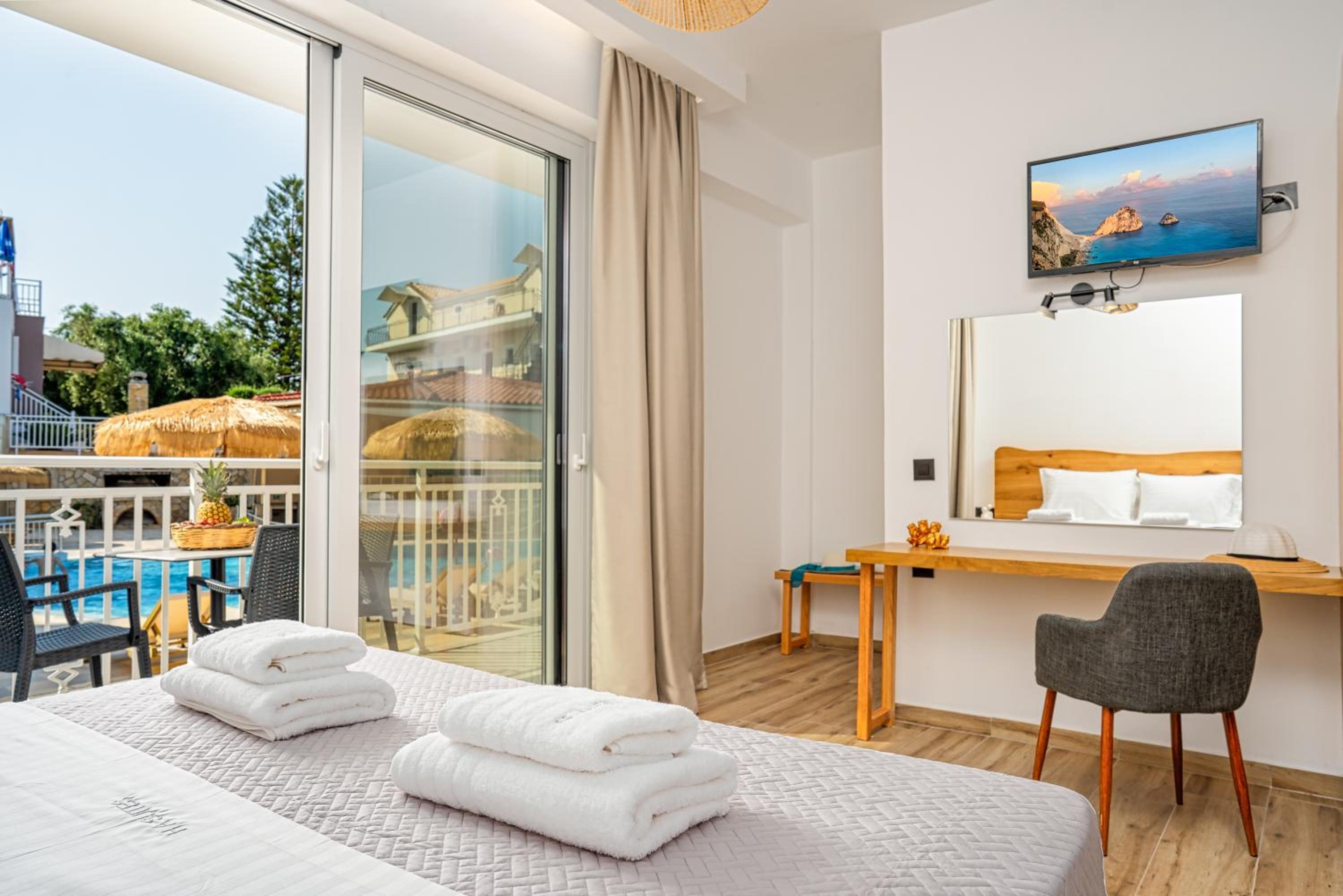 Deluxe Suite - Photo 3