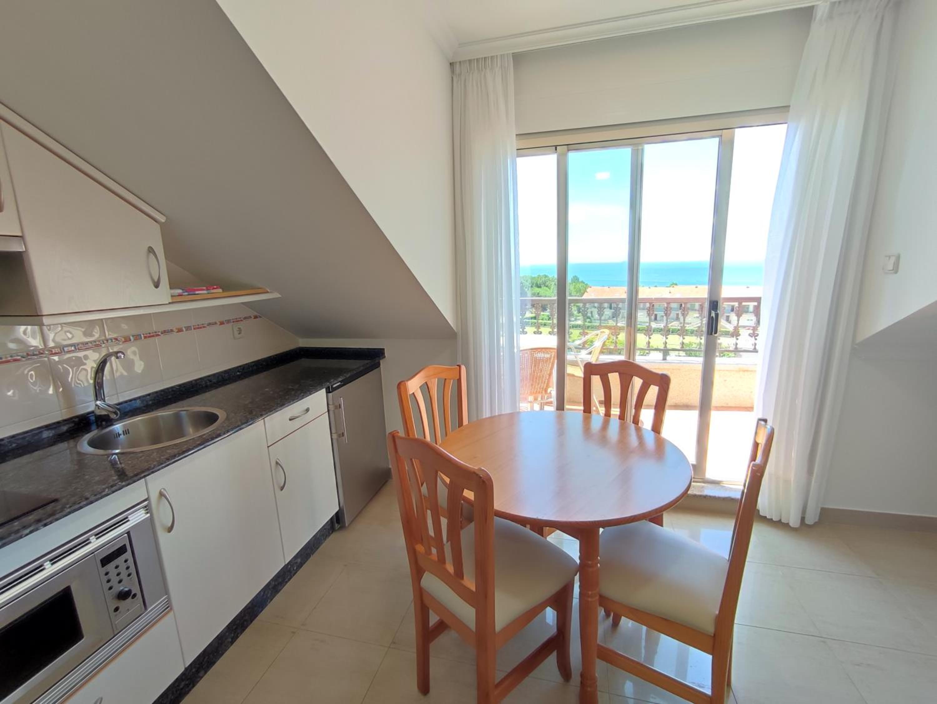One-Bedroom Apartment (4 Adults) with Terrace