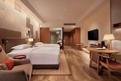 Double Room with Two Double Beds and Balcony photo 1