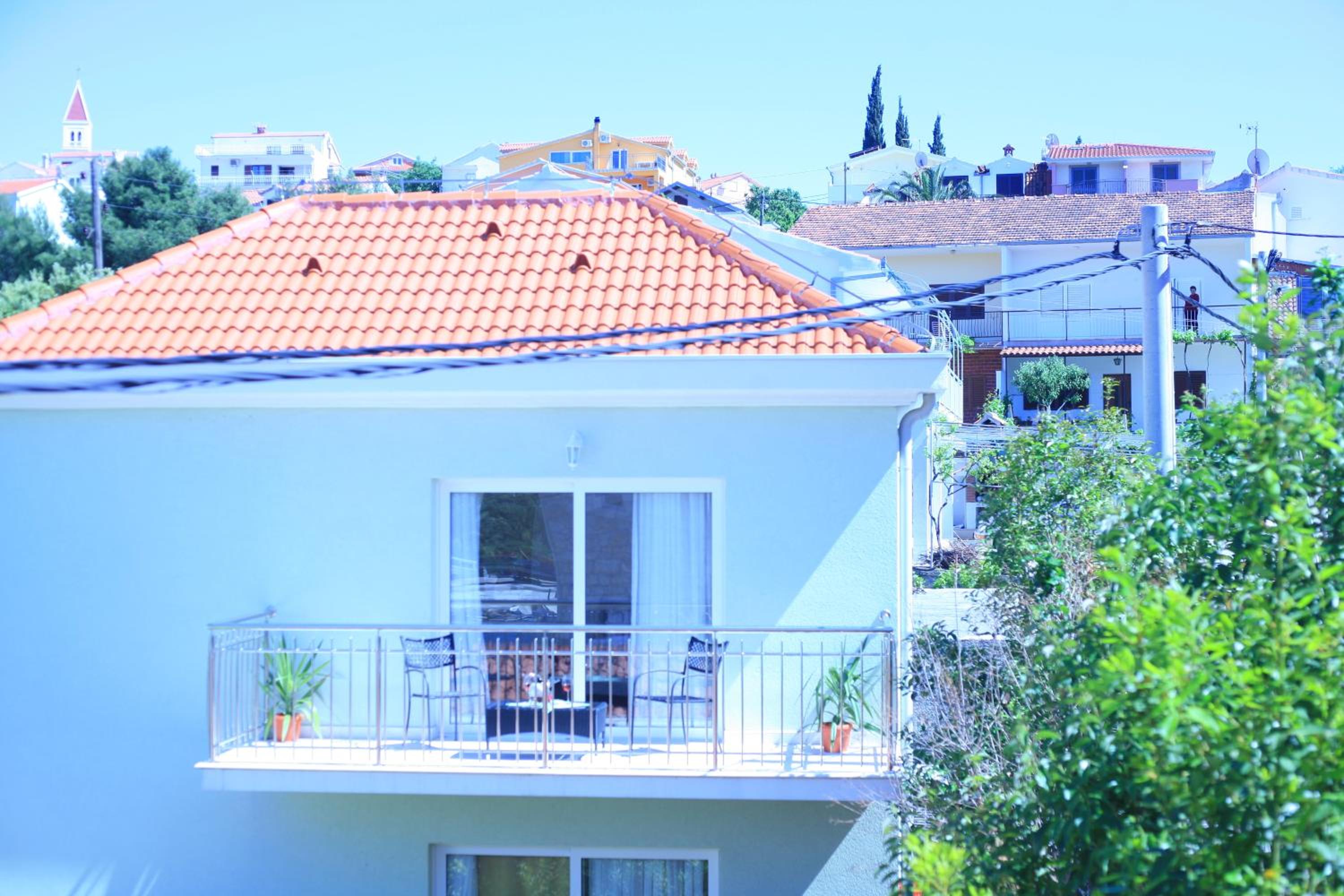 Classic Double Room with Balcony - Photo 4