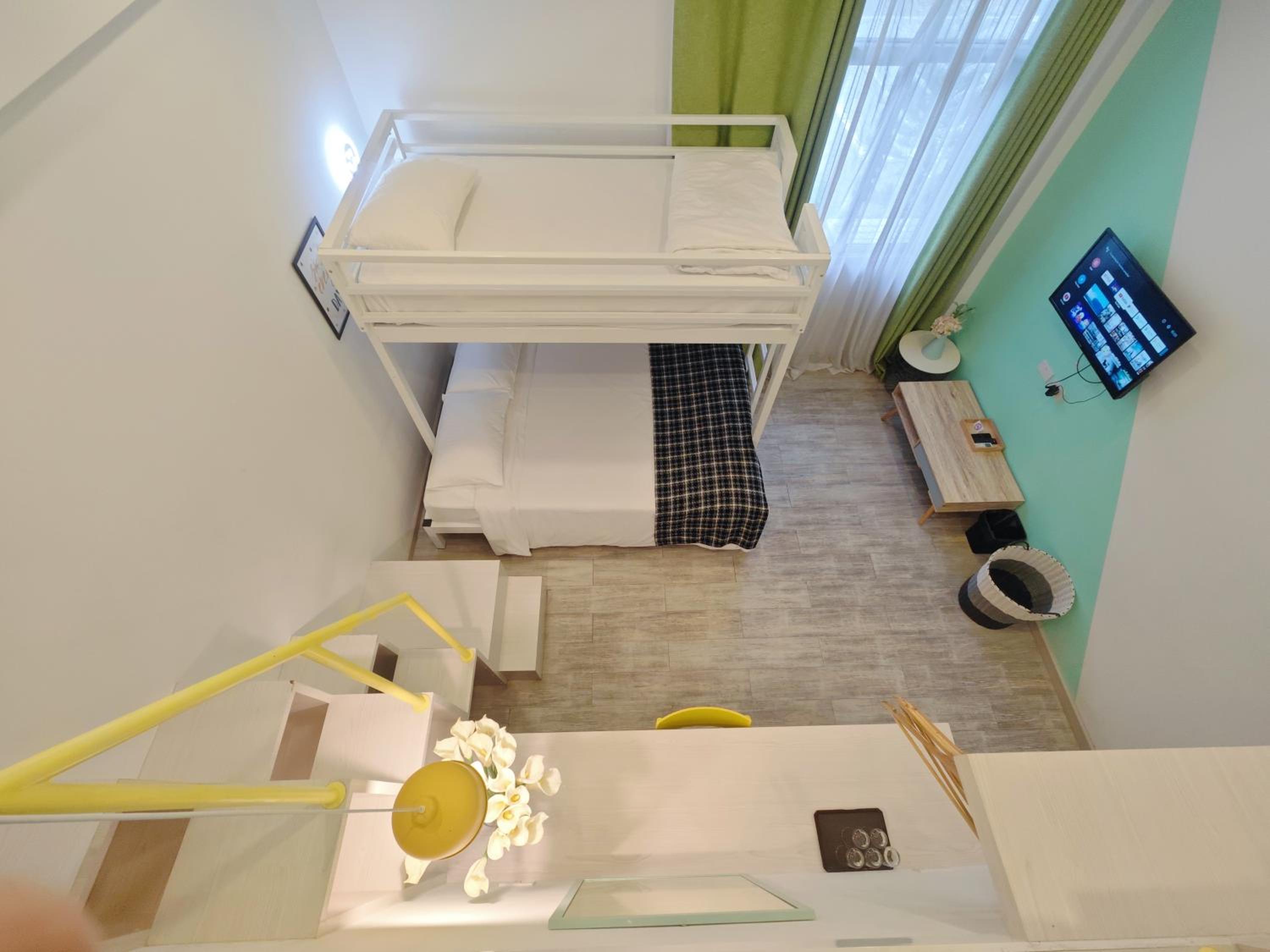 Family Room - Photo 8