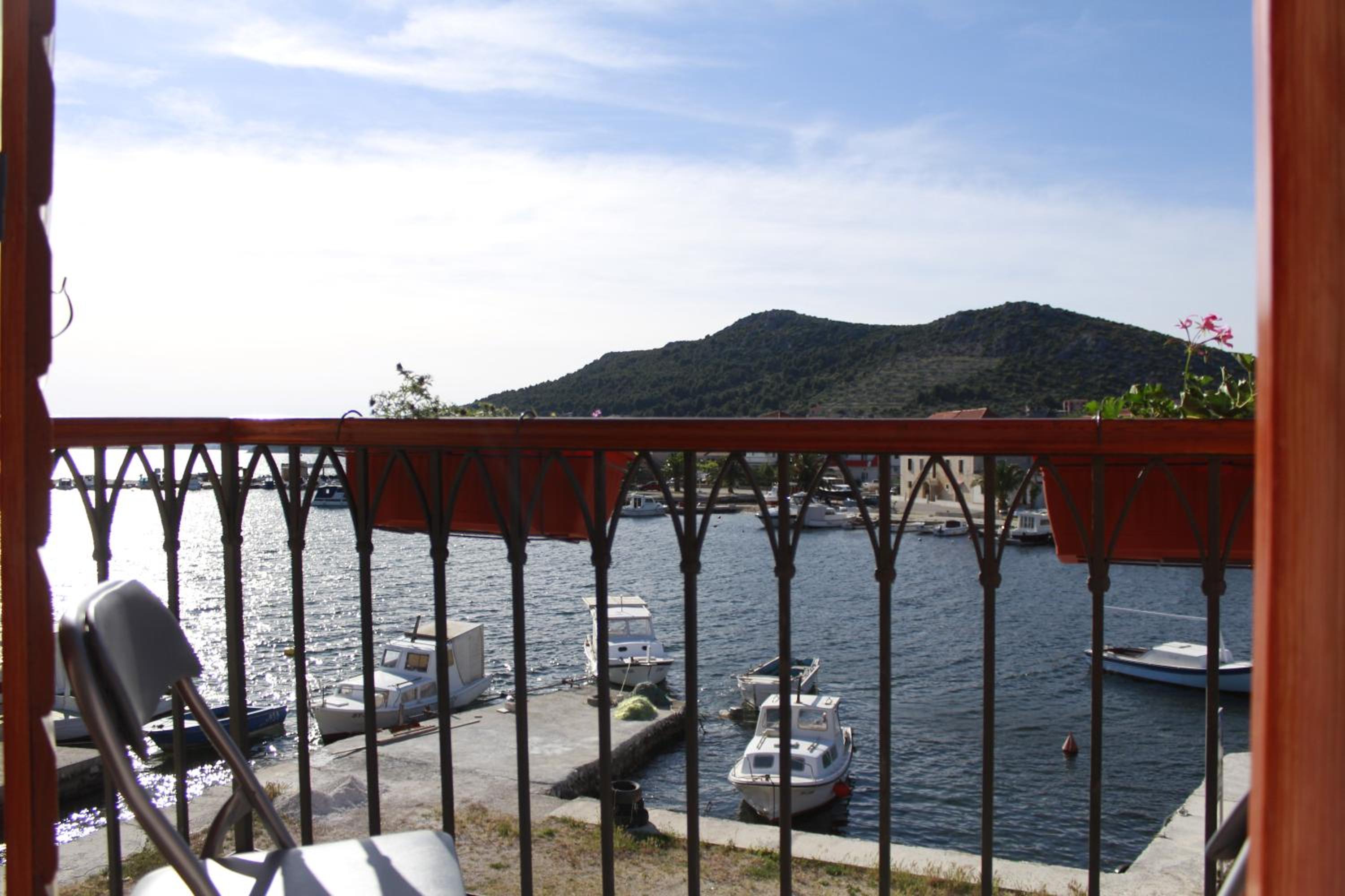 Twin Room with Sea View and Balcony - Photo 13