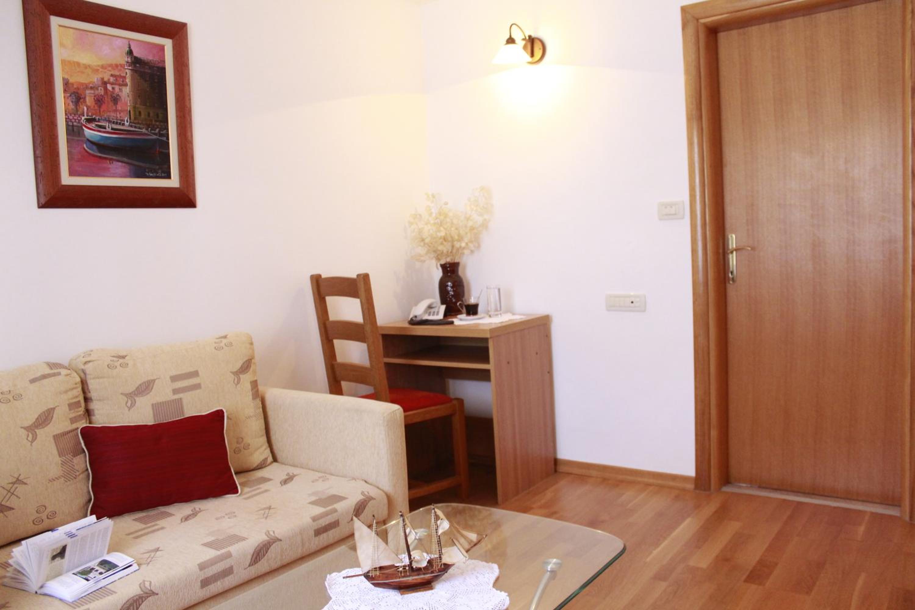 Junior Suite with Sea View - Photo 12