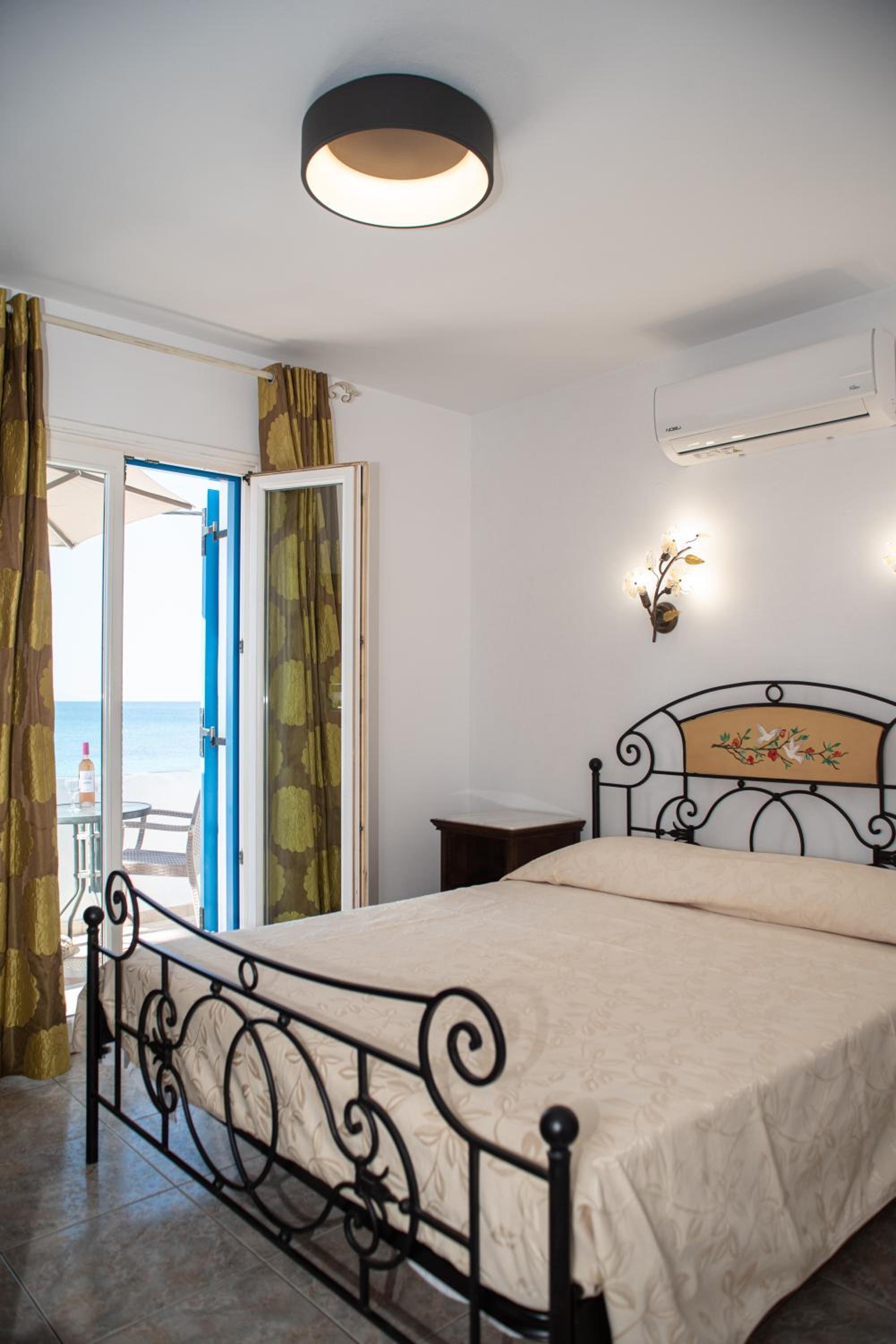 Studio (2 Adults) with Sea View photo 3