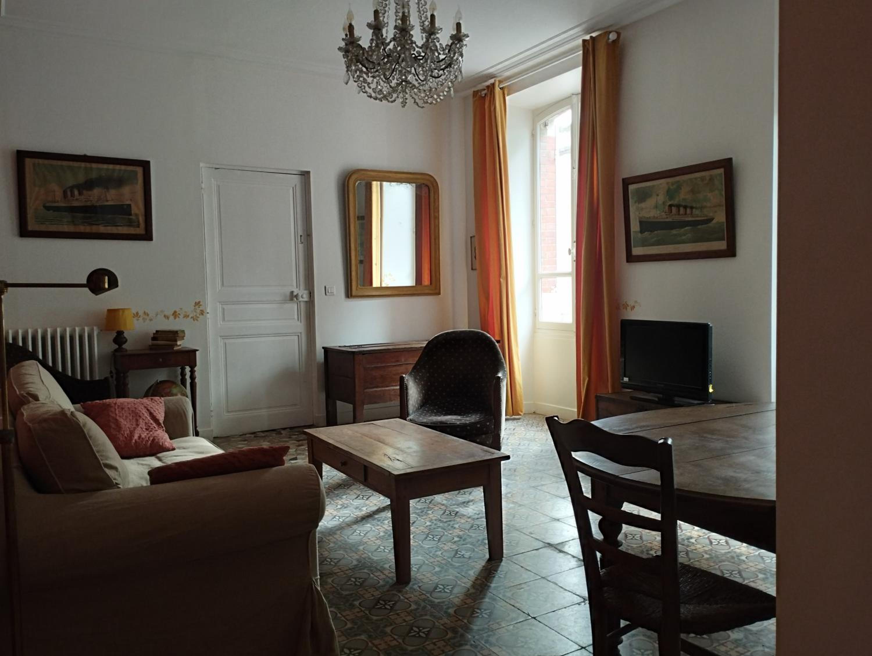 One-Bedroom Apartment - Photo 25