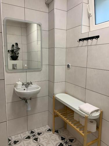 Quadruple Room with Private Bathroom photo 3
