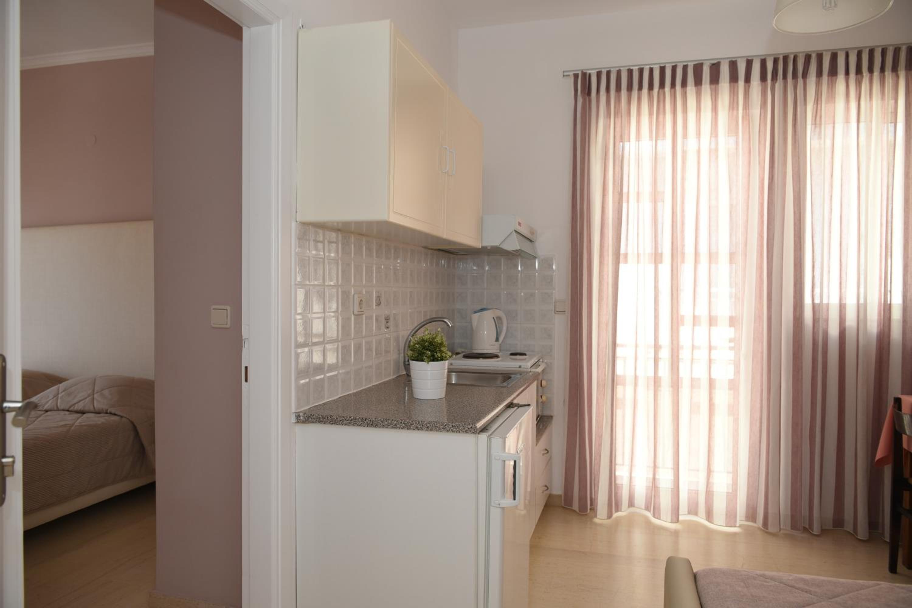 One-Bedroom Apartment (3 Adults) - Photo 8