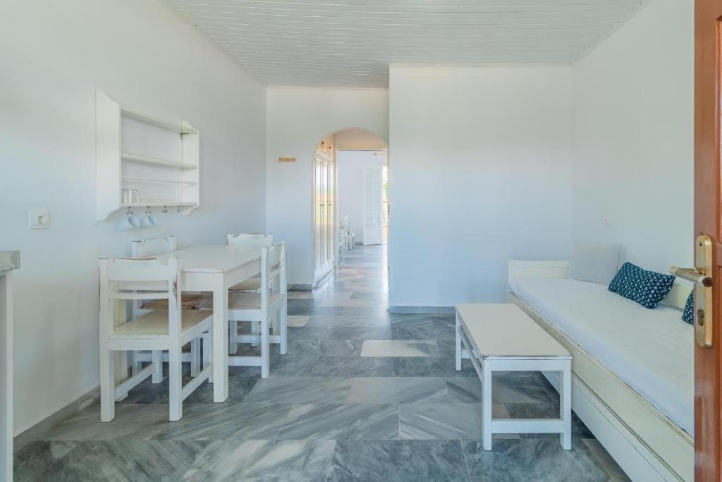 Double or Twin Room with Garden View photo 3