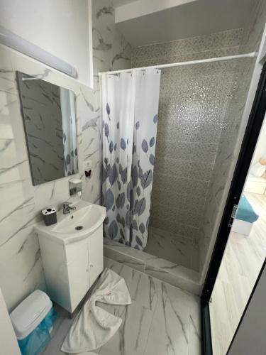 Double Room with Balcony - Photo 5