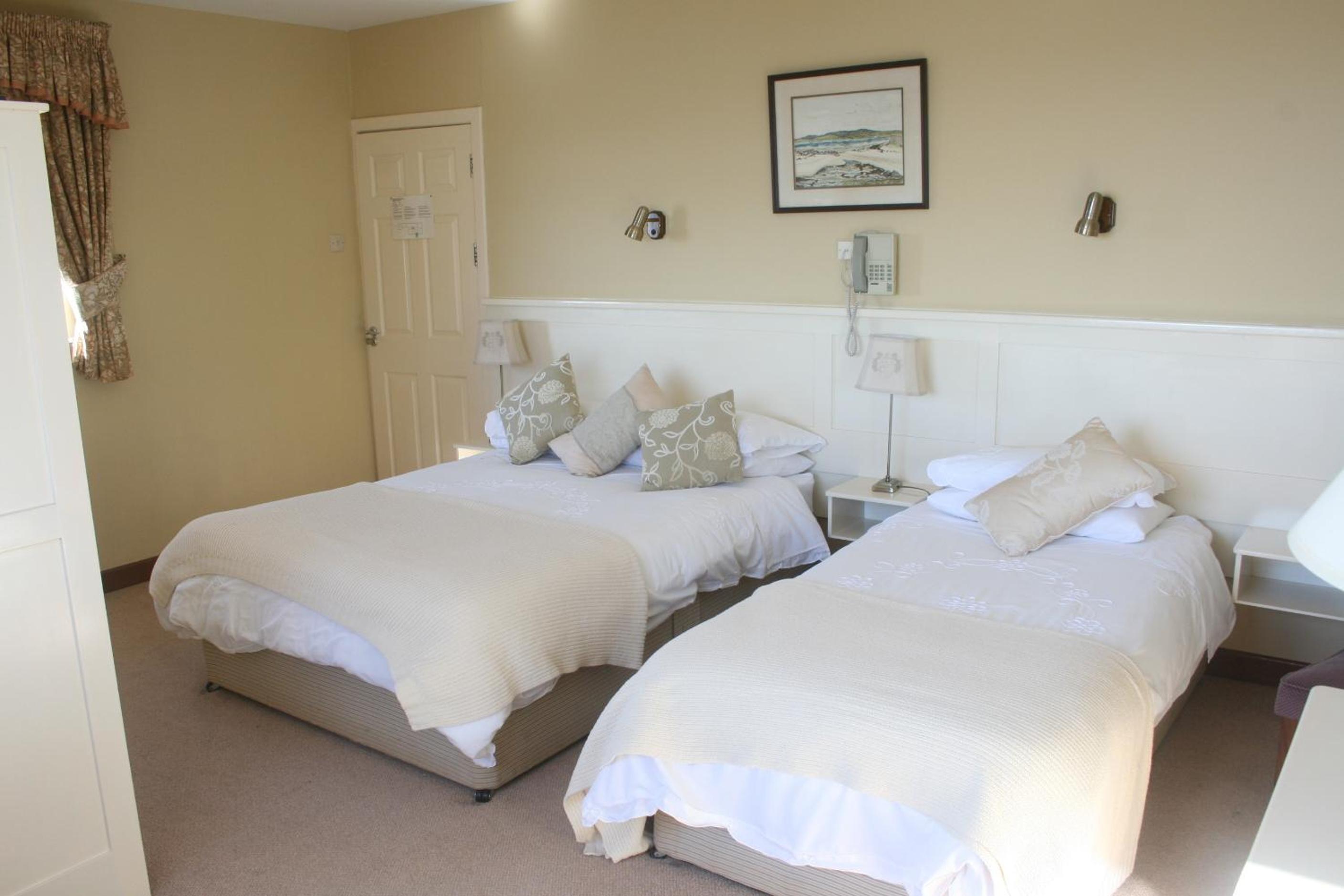 Deluxe Family Suite photo 1