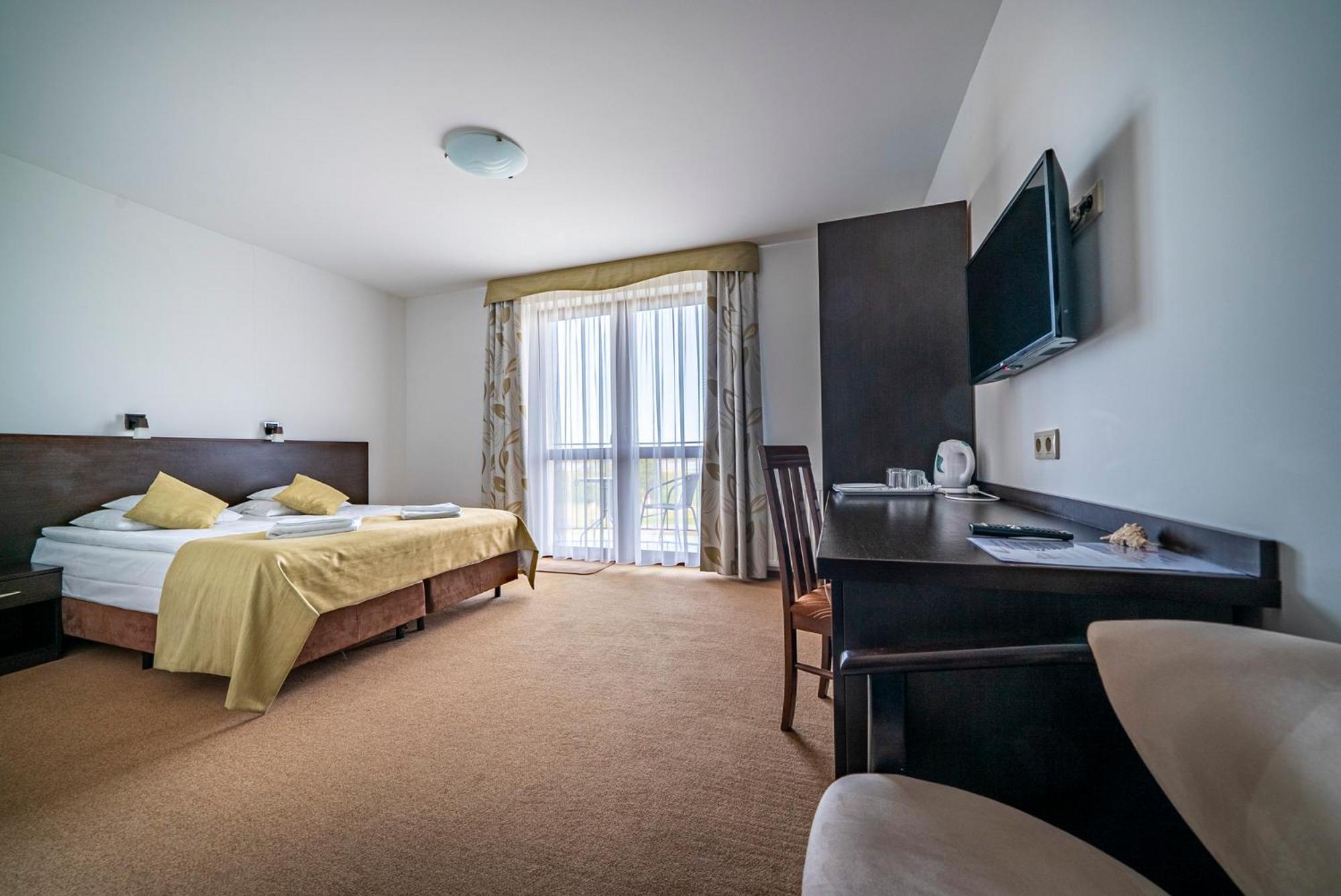 Deluxe Double Room with Balcony and Sea View photo 3