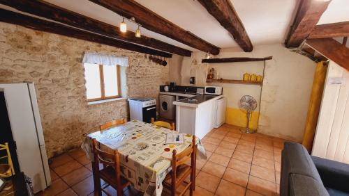 Two-Bedroom House - Photo 4