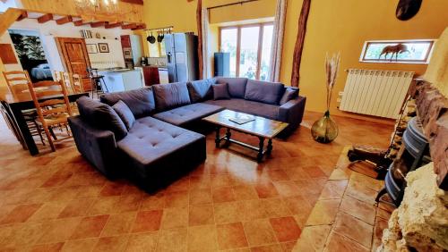Five-Bedroom House photo 2