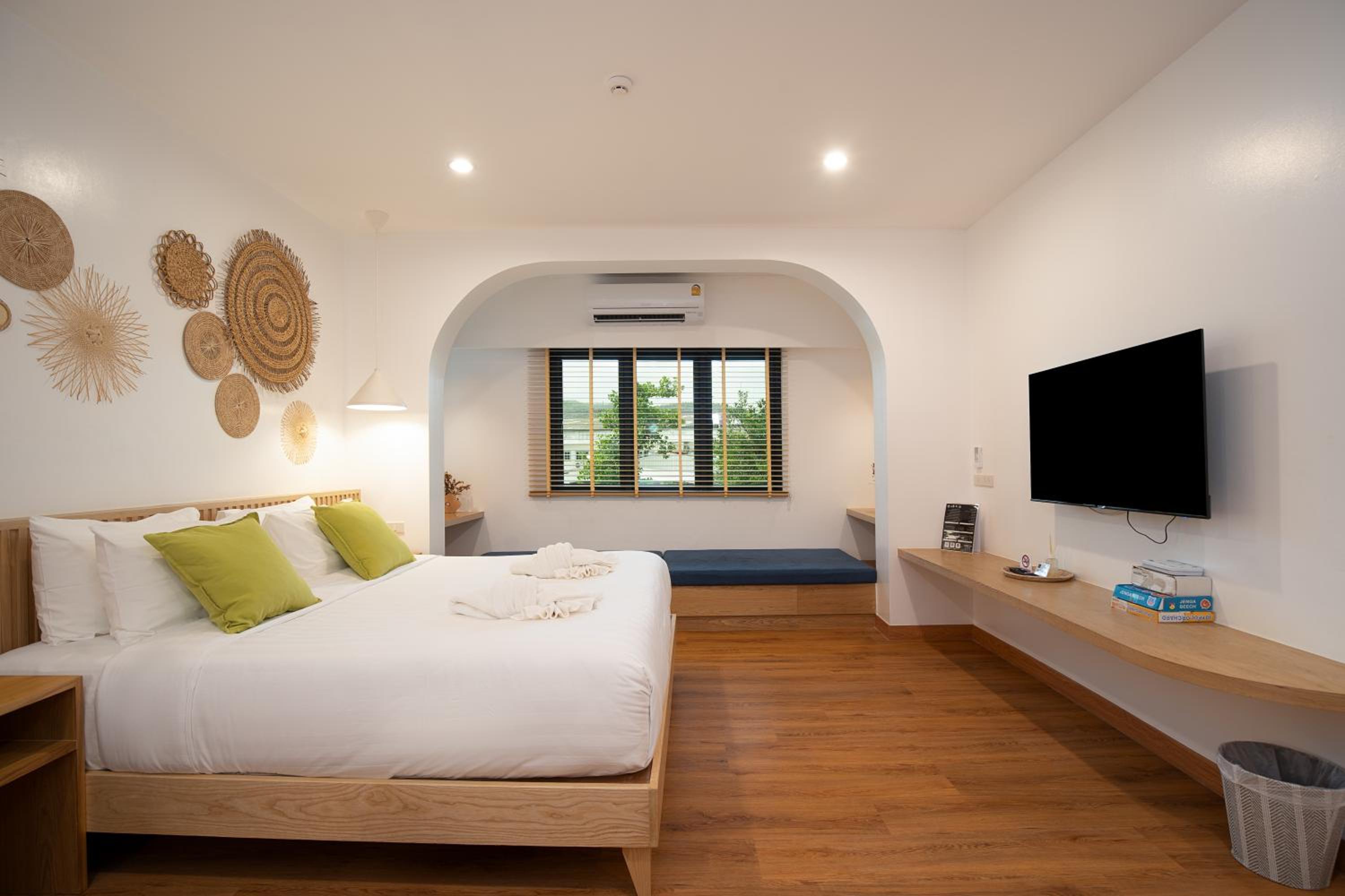 Deluxe King Room photo 1