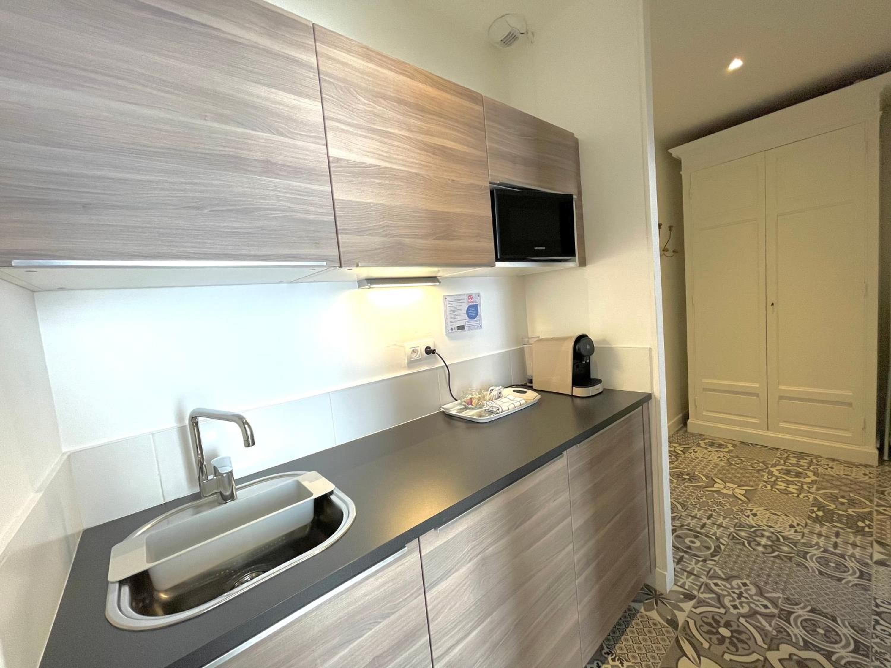 Two-Bedroom Suite - Photo 2