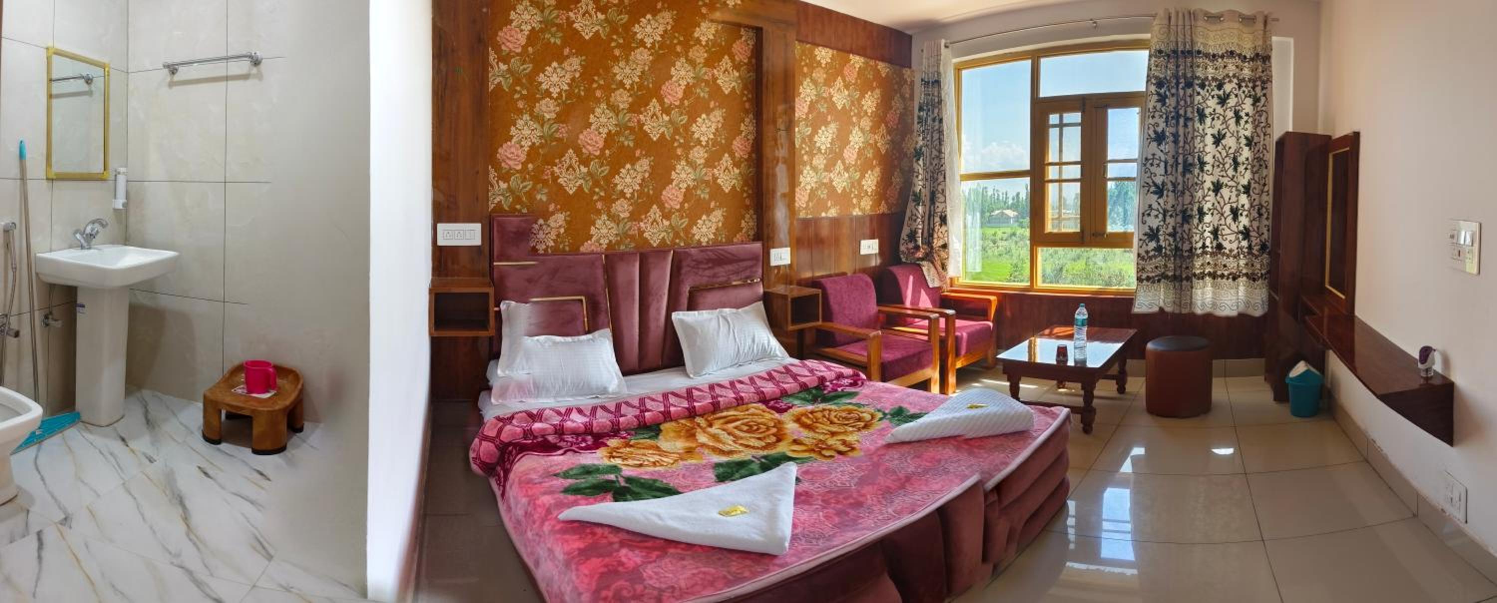 Deluxe Double Room - Photo 14