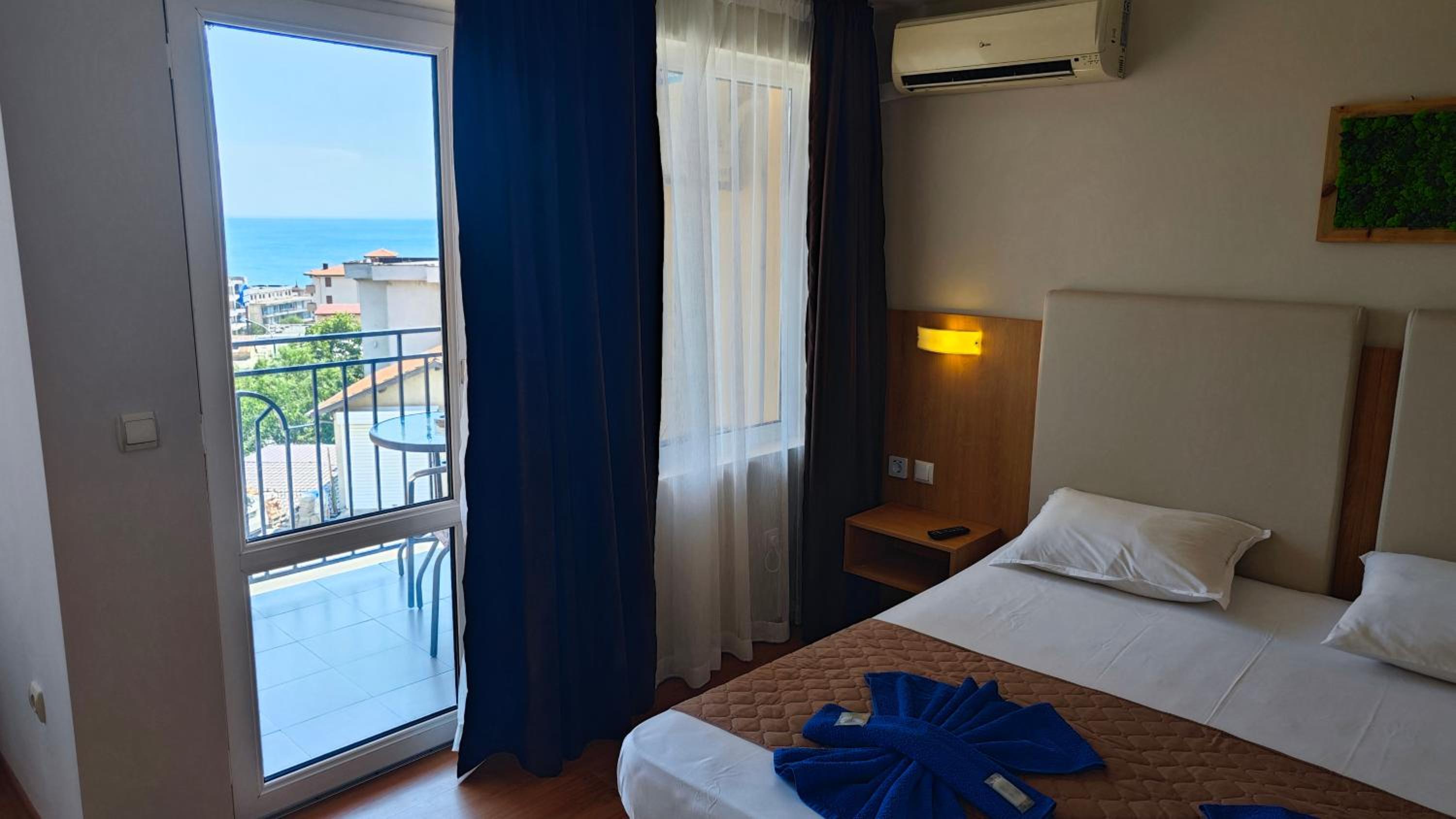 Double Room with Balcony and Sea View - Photo 1