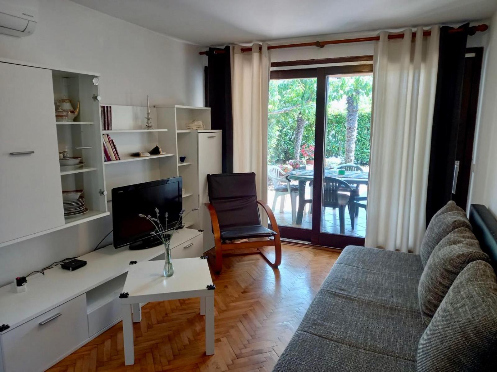 Apartment with Garden View