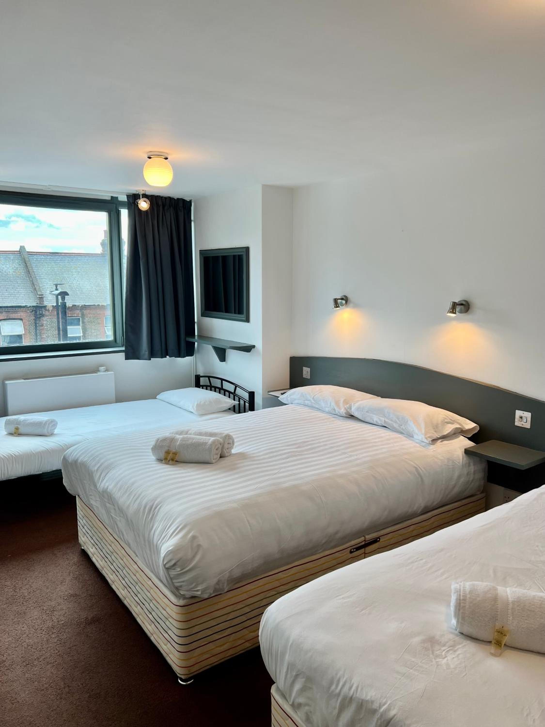 Quadruple Room - Disability Access photo 1
