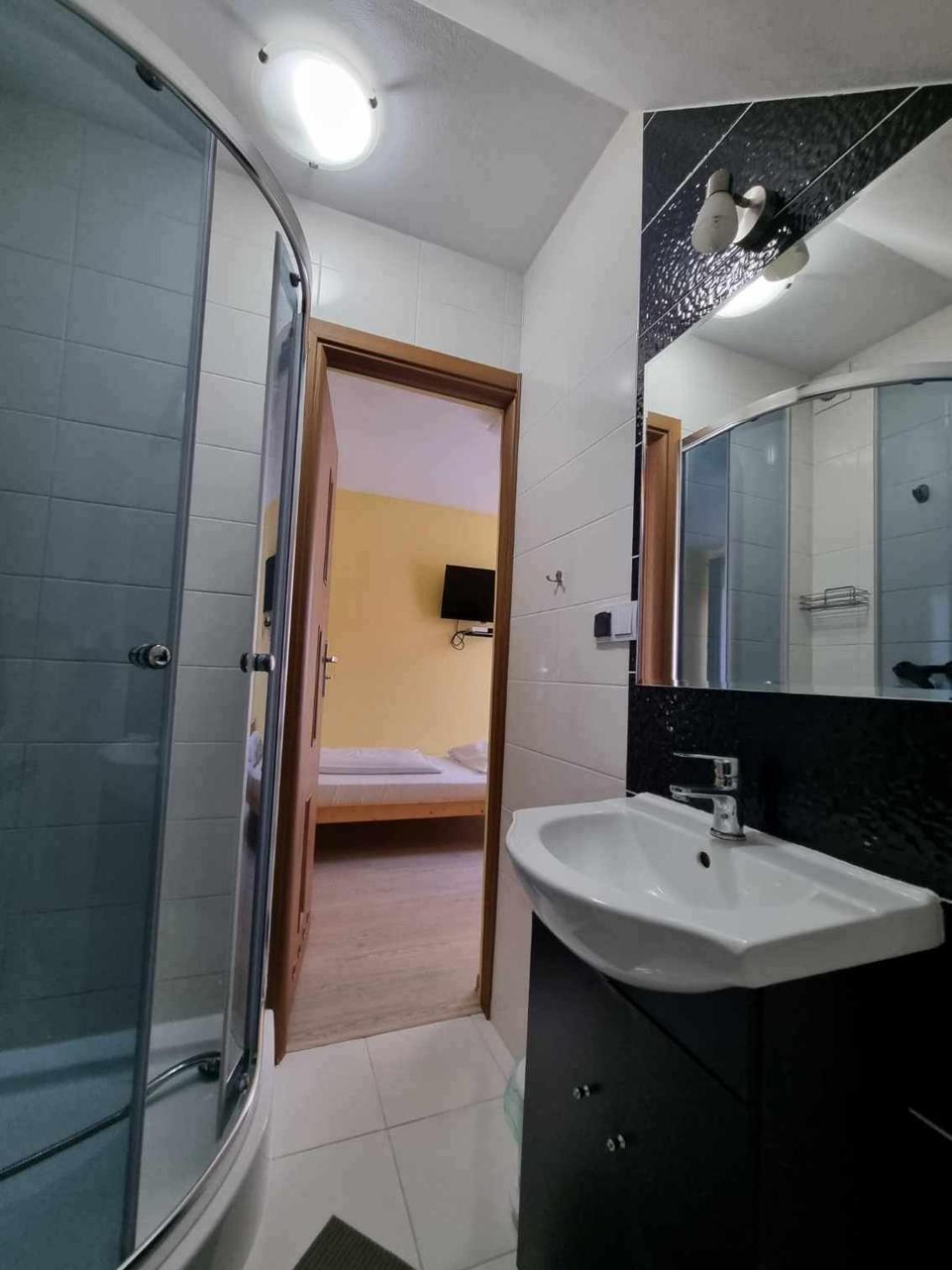 Triple Room with Bathroom photo 2