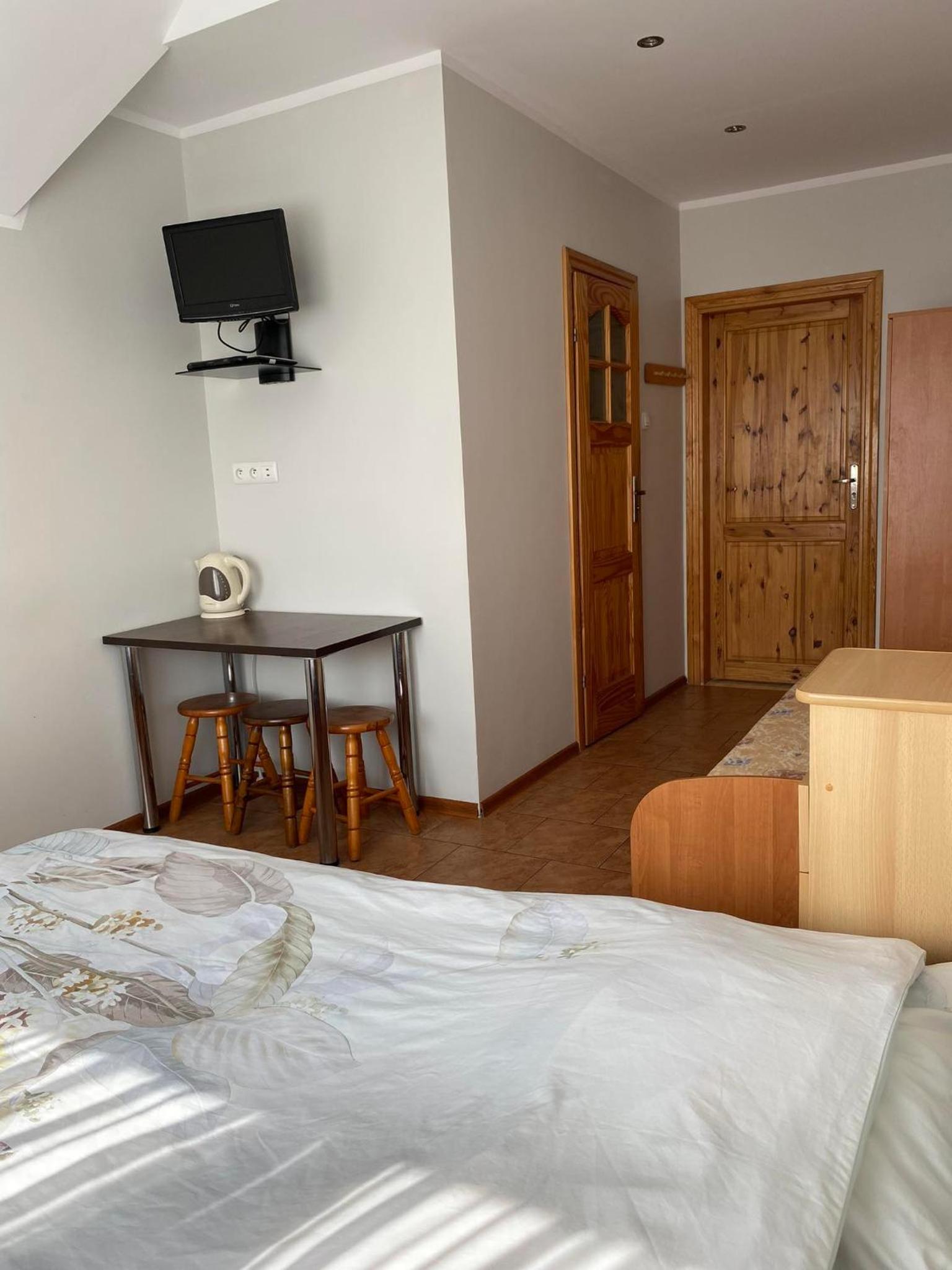Triple Room with Bathroom - Photo 4