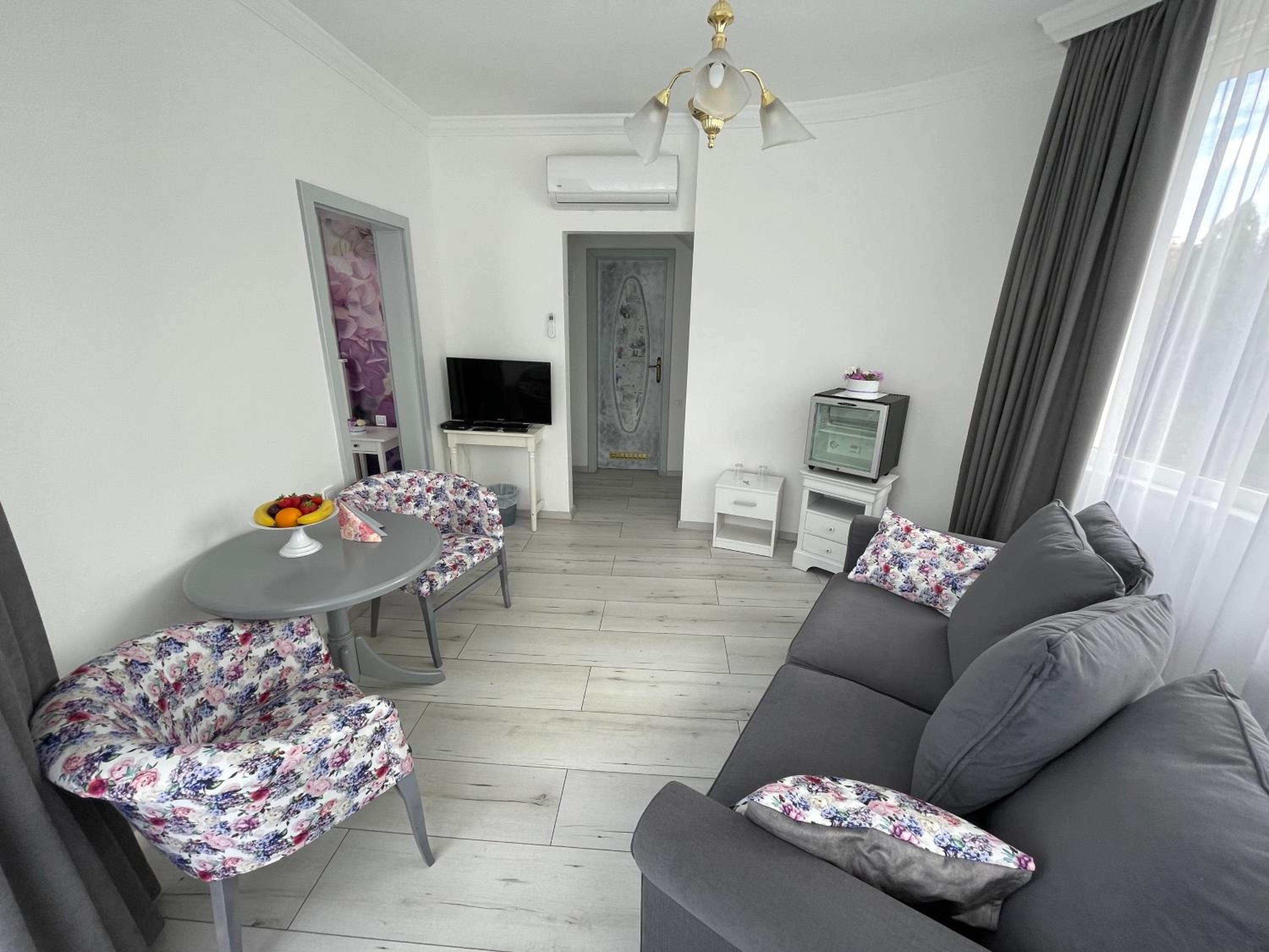 Deluxe Double Room with Balcony photo 2