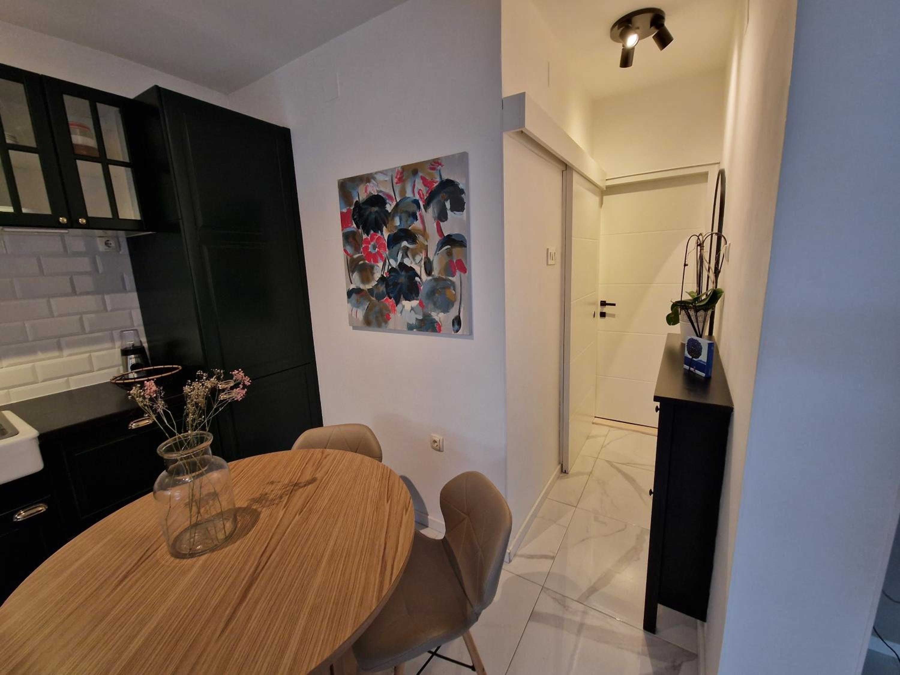 One-Bedroom Apartment photo 2