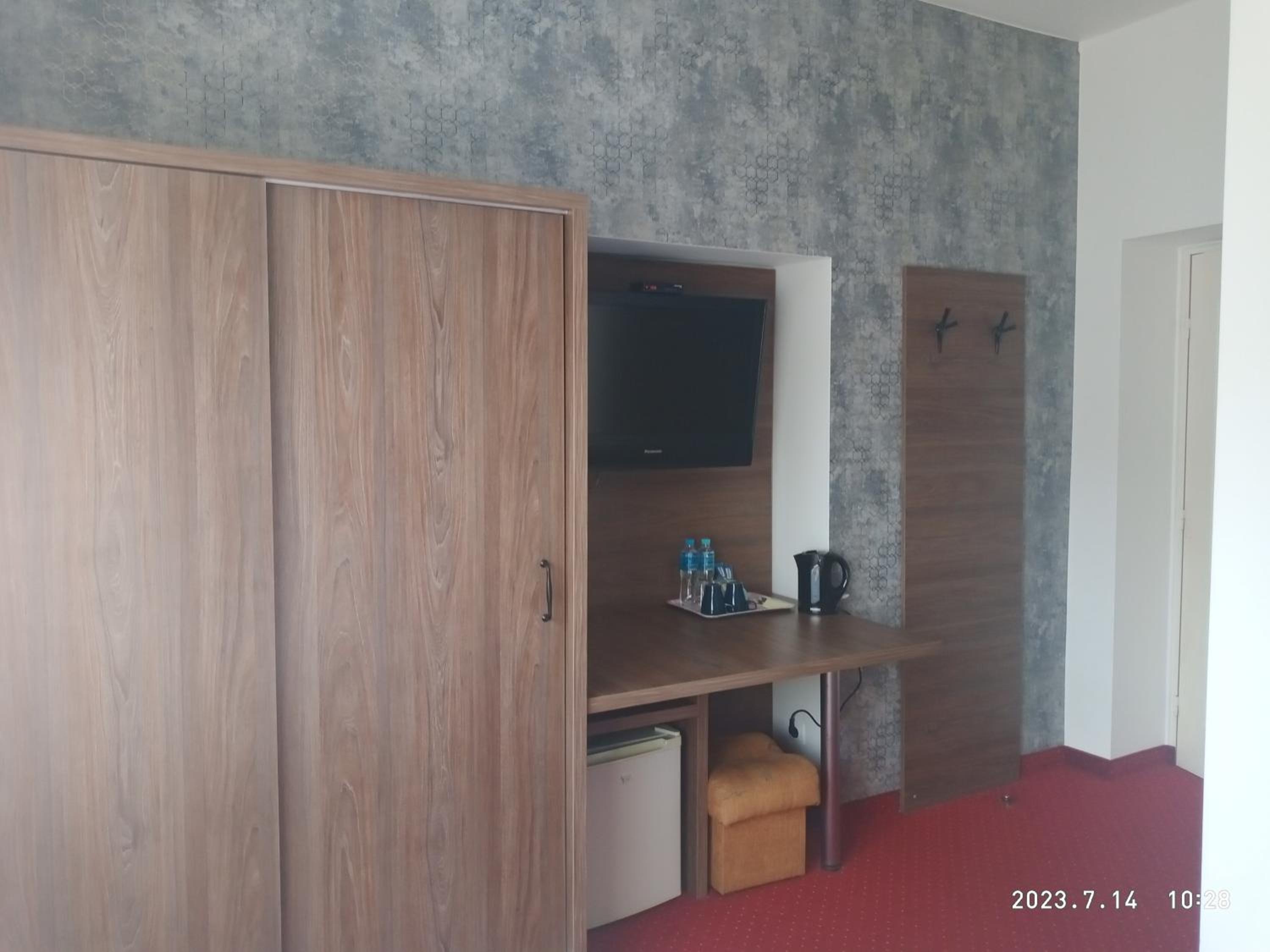 Double Room with Private Bathroom - Photo 5