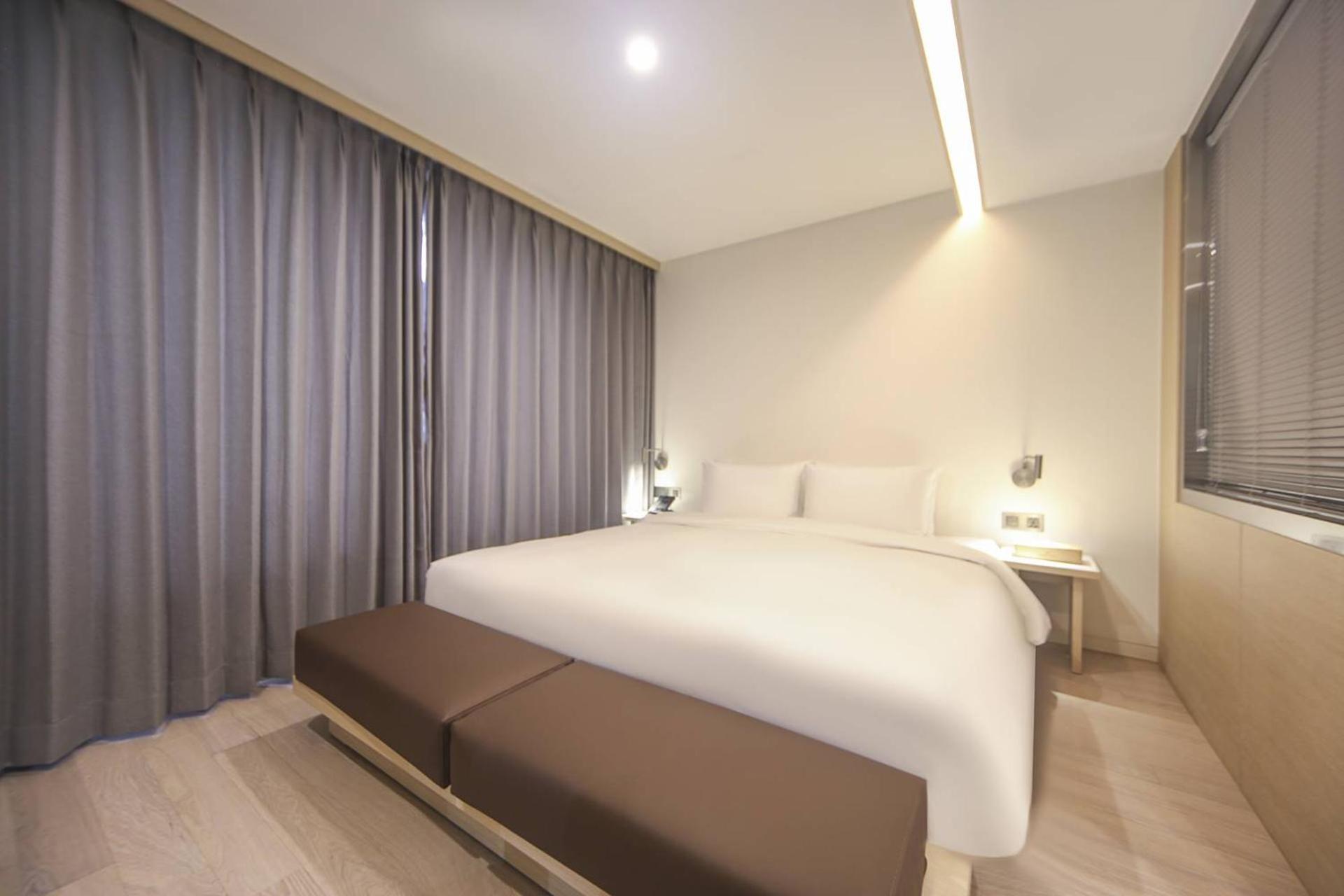 Deluxe King Suite