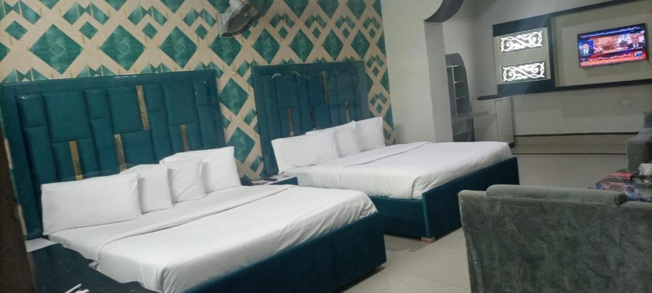 Deluxe Family Room