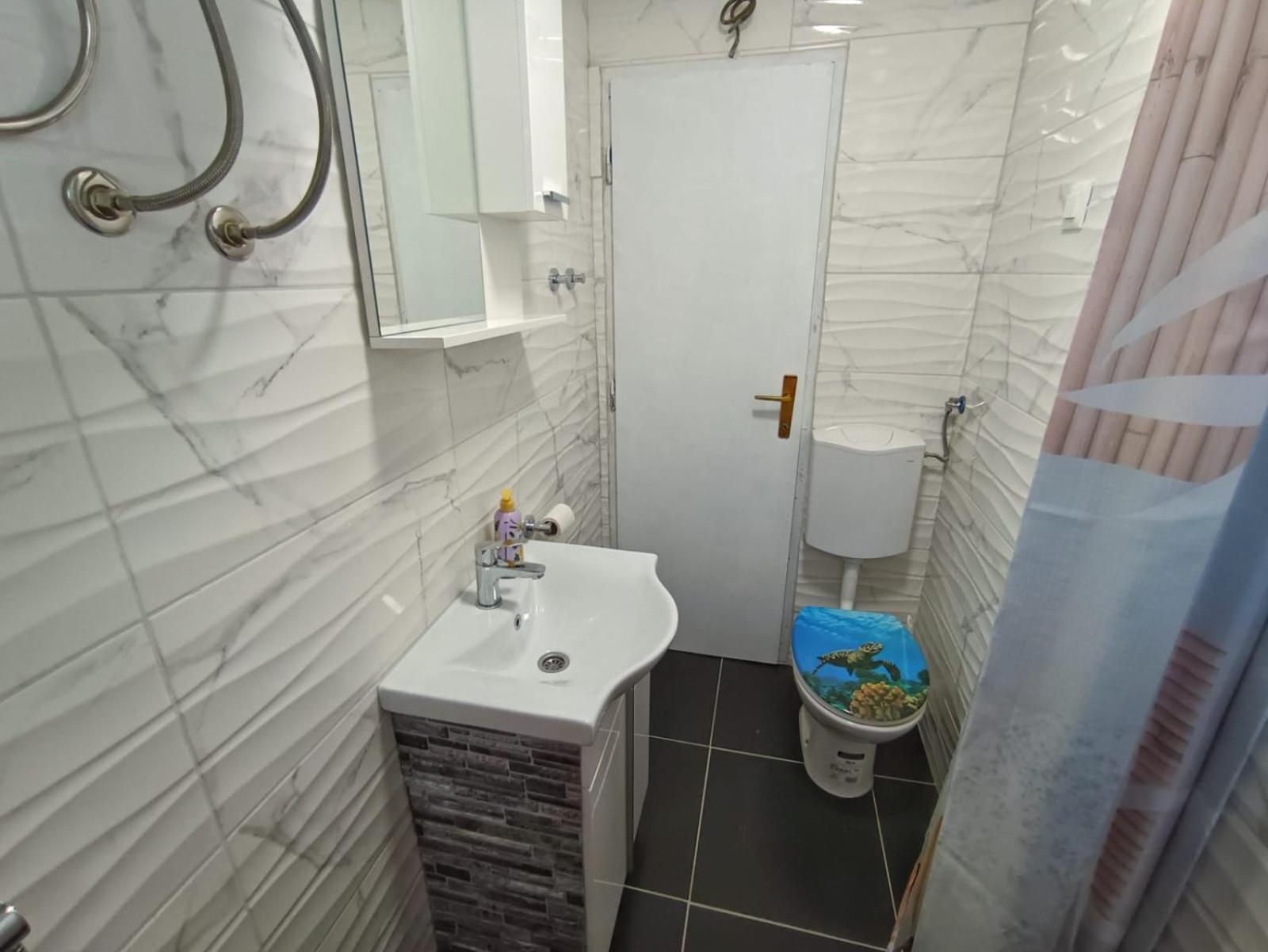 One-Bedroom Apartment with Patio (3 Adults) - Photo 7