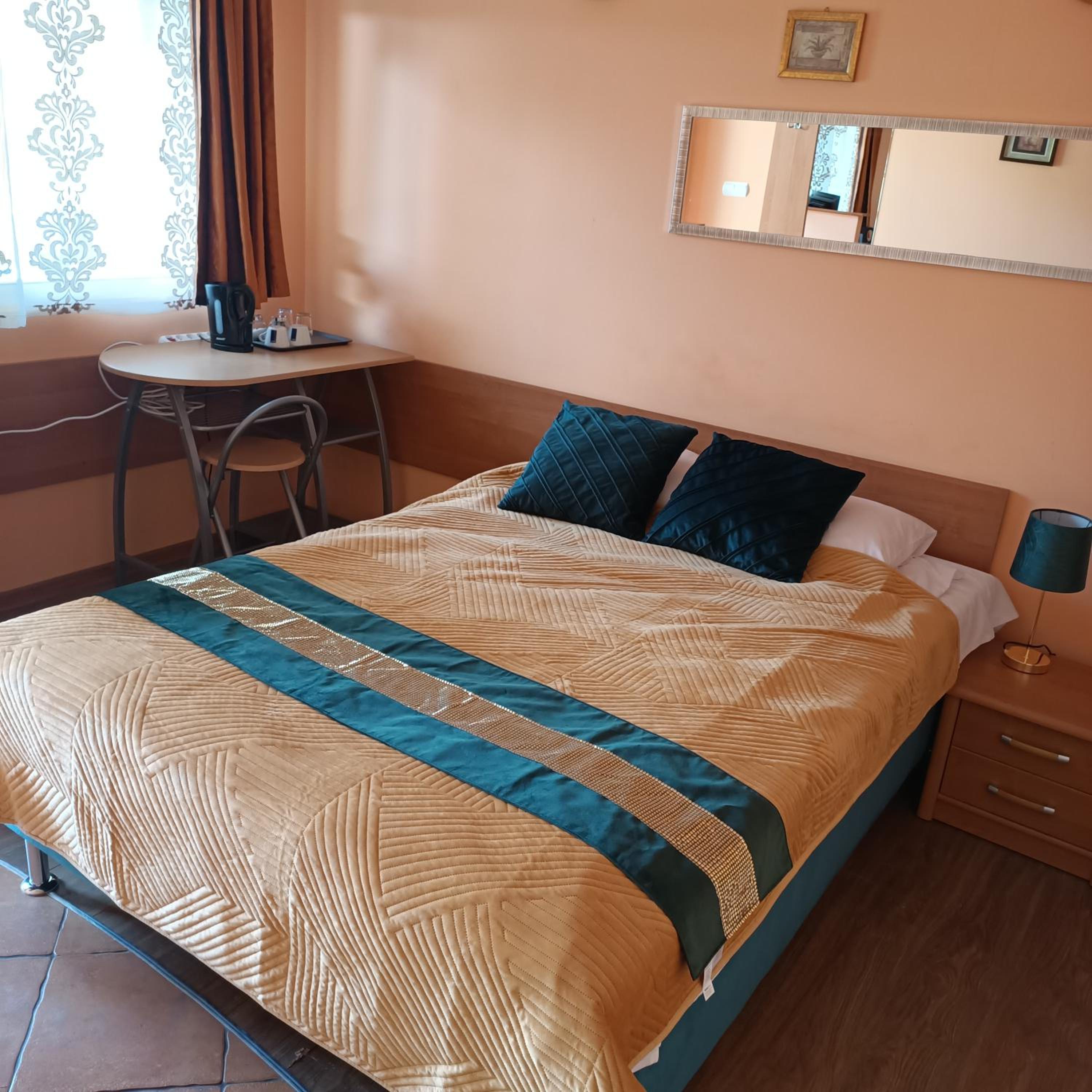 Small Double Room - Photo 1