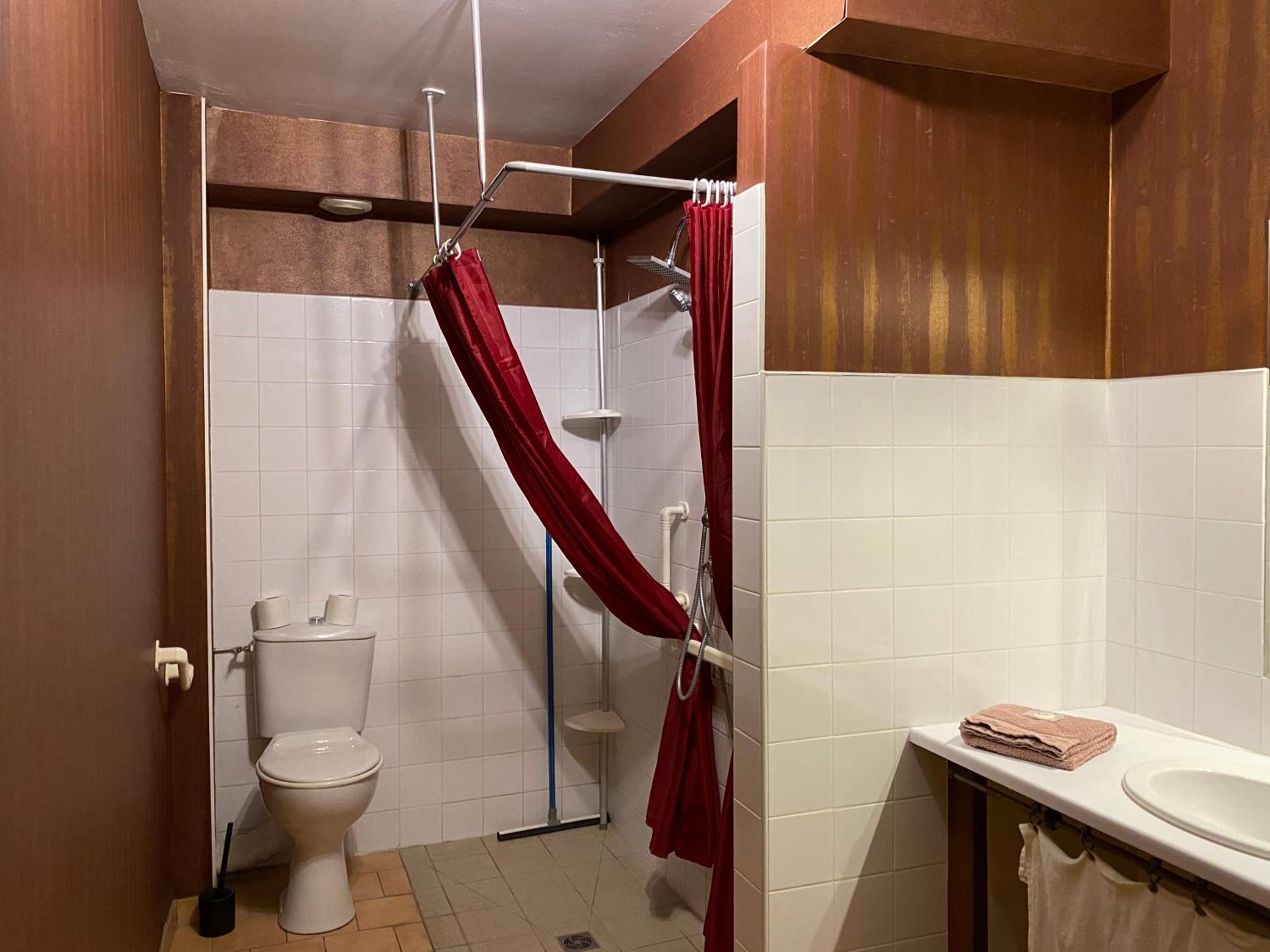 King Room - Disability Access photo 2