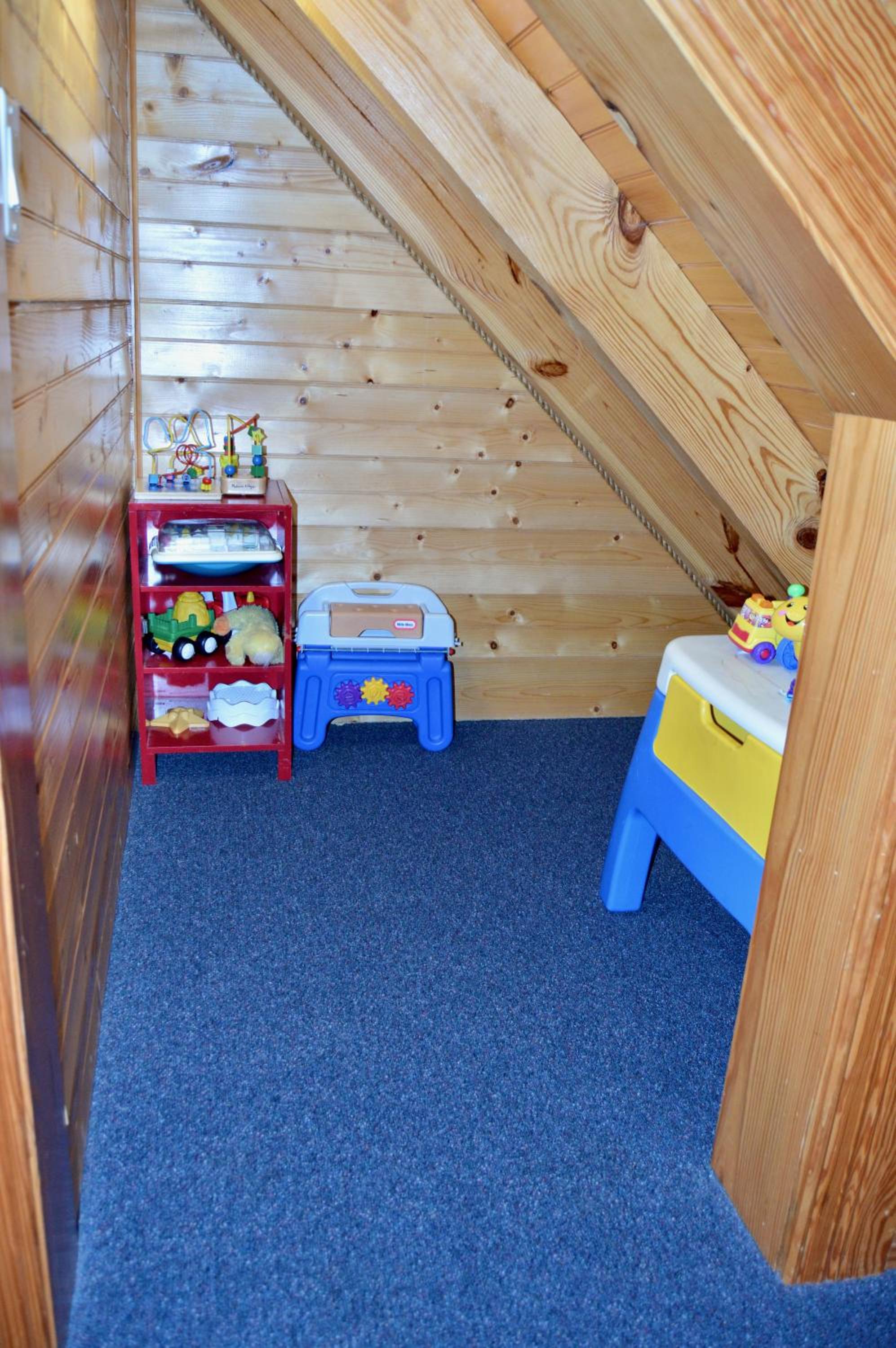 Eight-Bedroom House photo 1