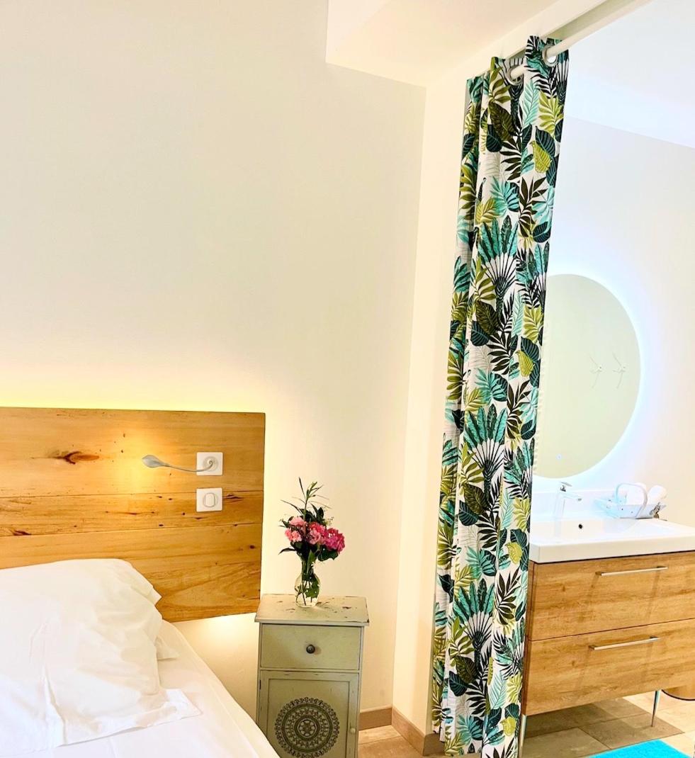 Double or Twin Room with Pool View photo 3