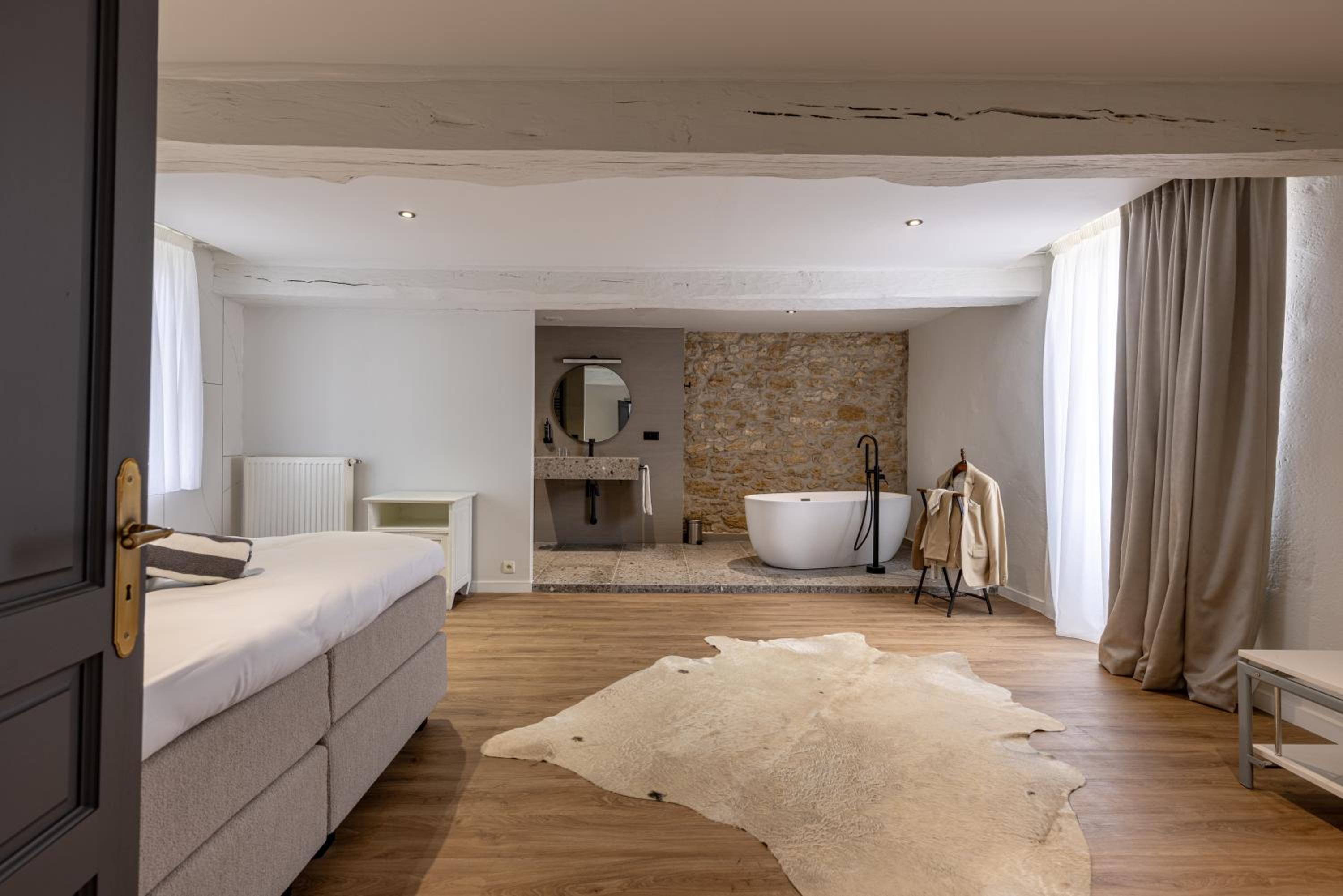 Queen Room with Two Queen Beds - Pet Friendly