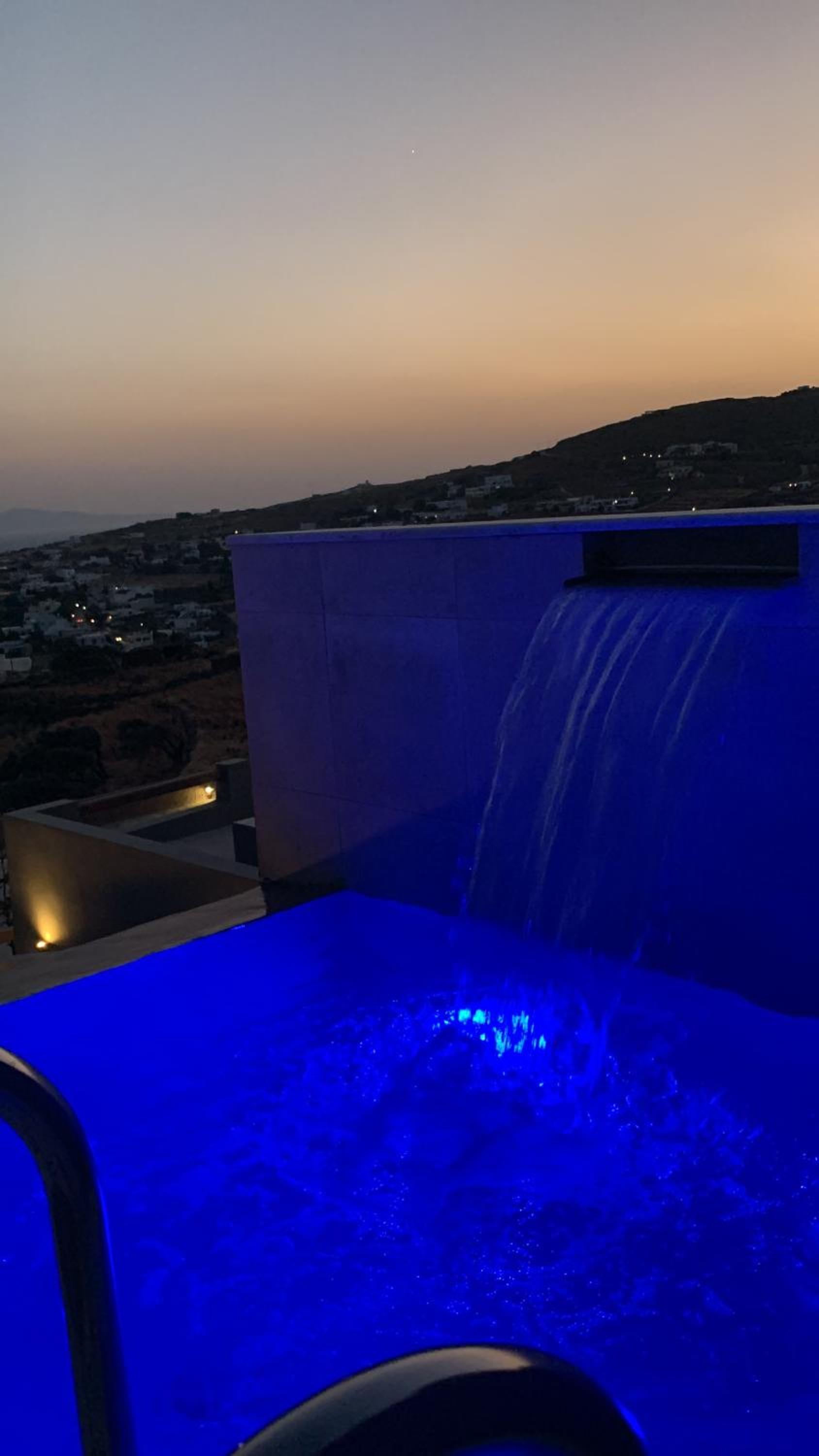 Villa with Private Pool - Photo 2