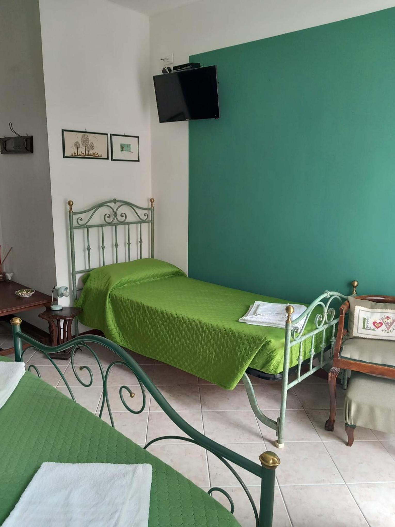 Triple Room with Private Bathroom - Photo 1