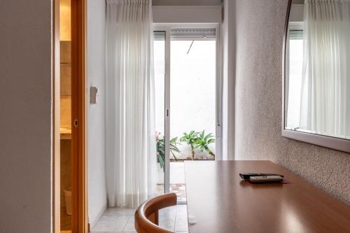 Twin Room with Patio photo 2