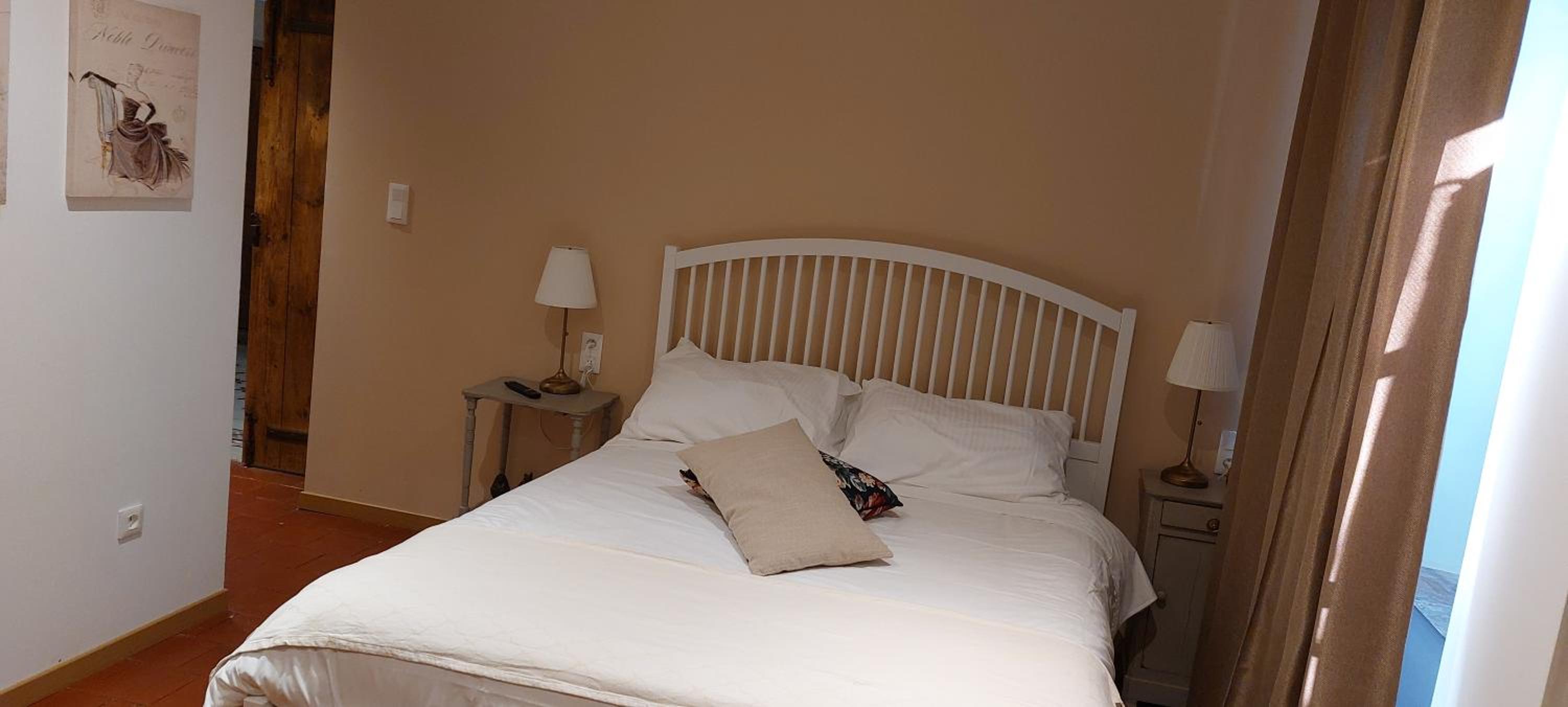 Queen Room photo 2