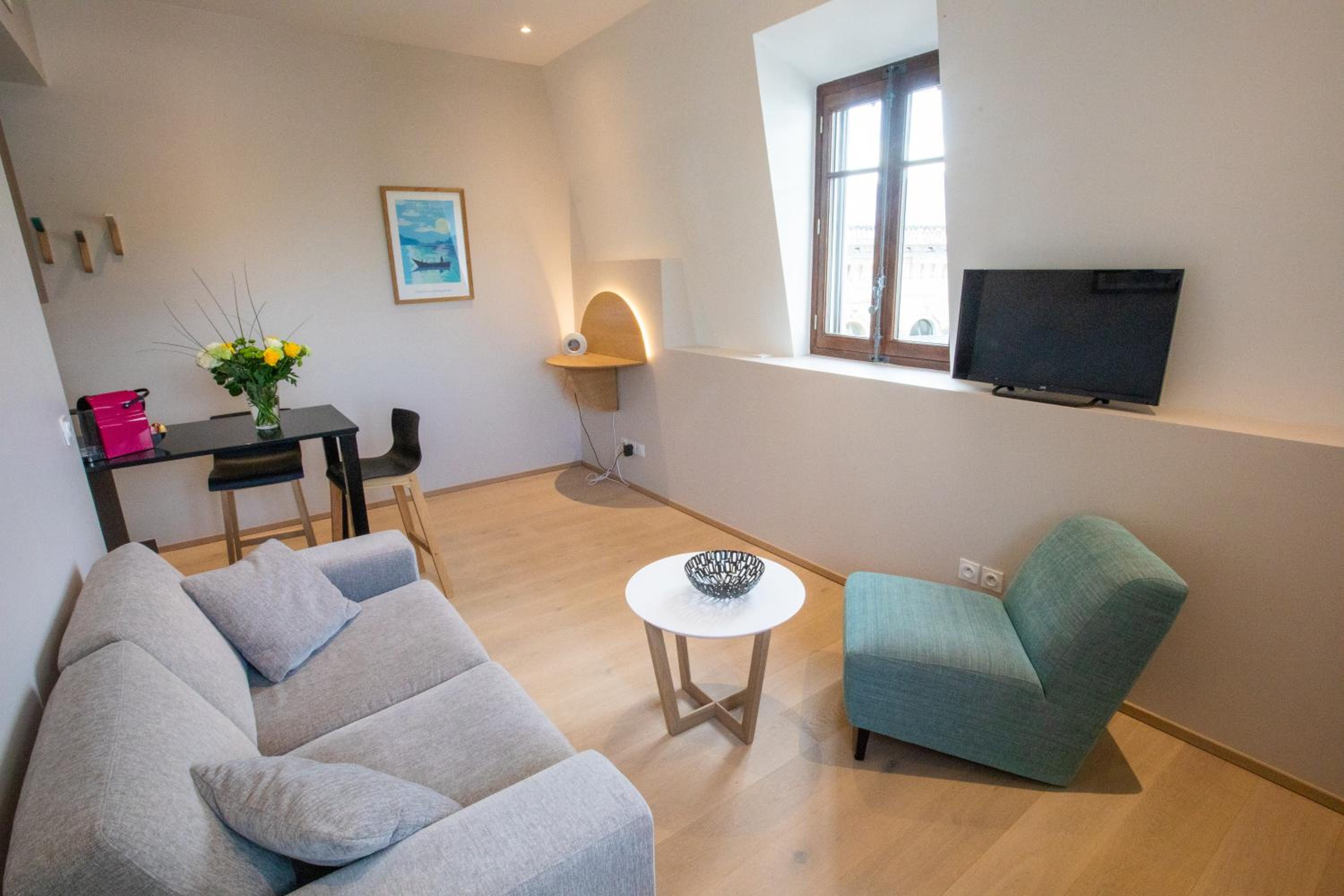 One-Bedroom Apartment
