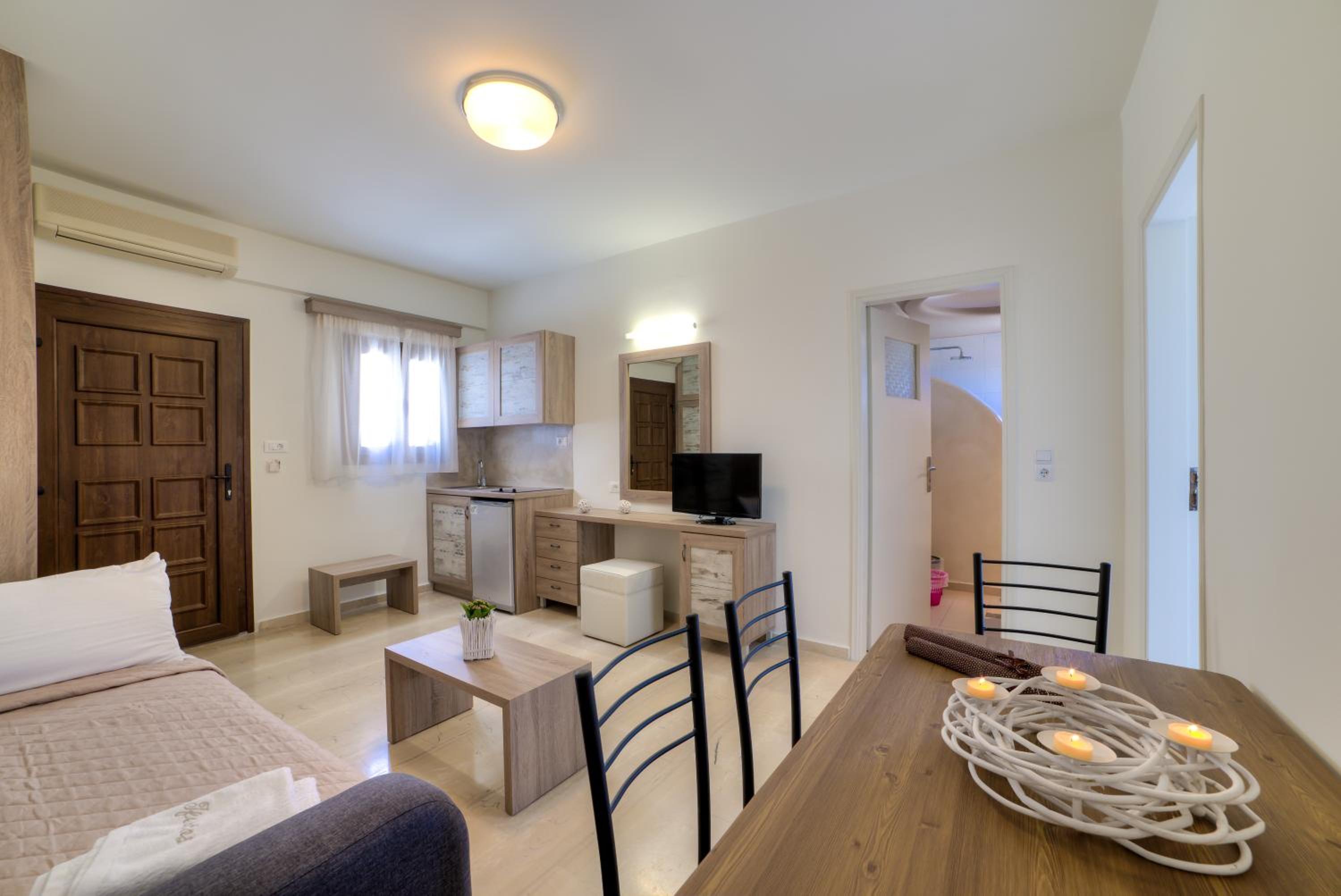 One-Bedroom Apartment (2-4 Adults)