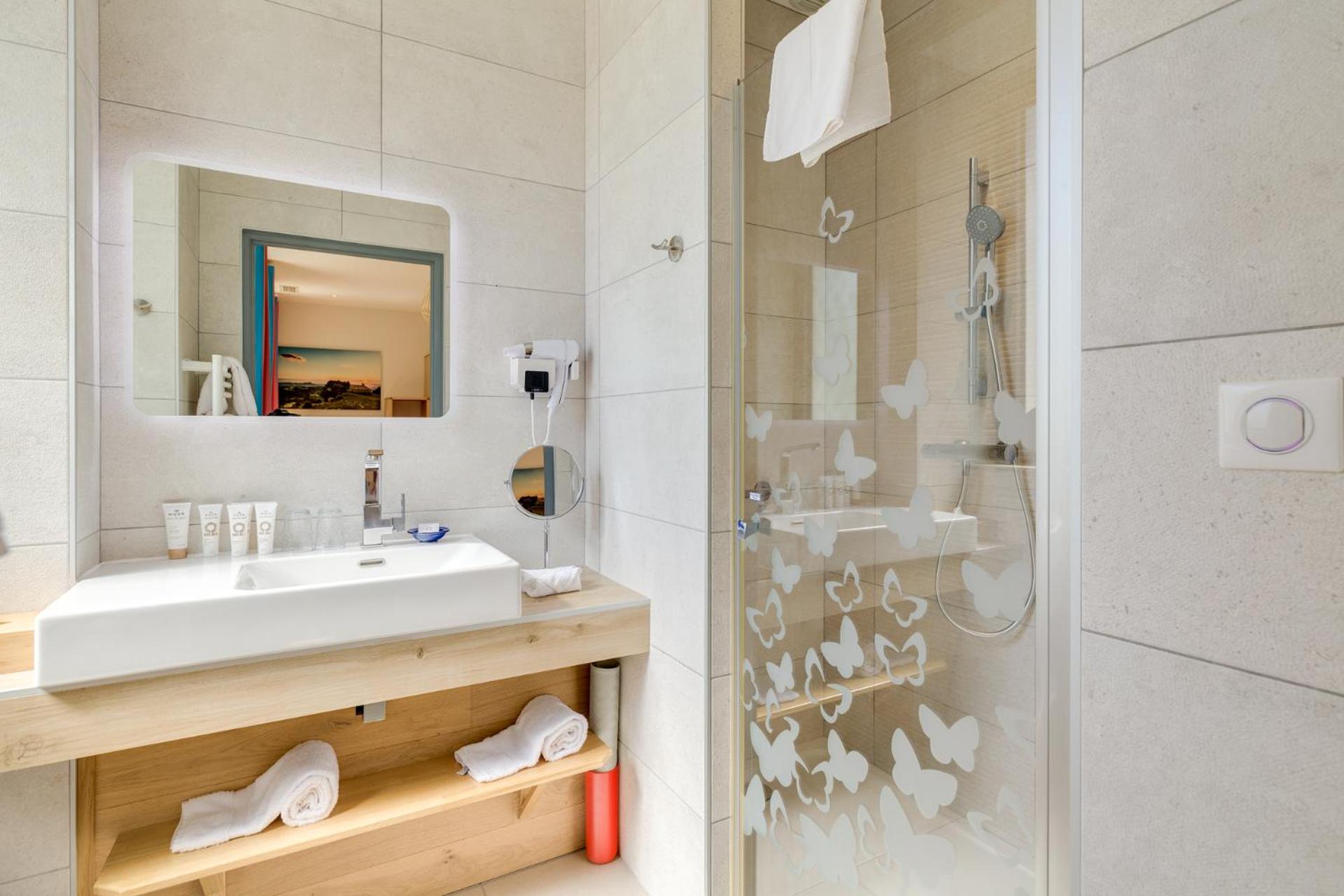 Double Room with Garden View - Photo 2