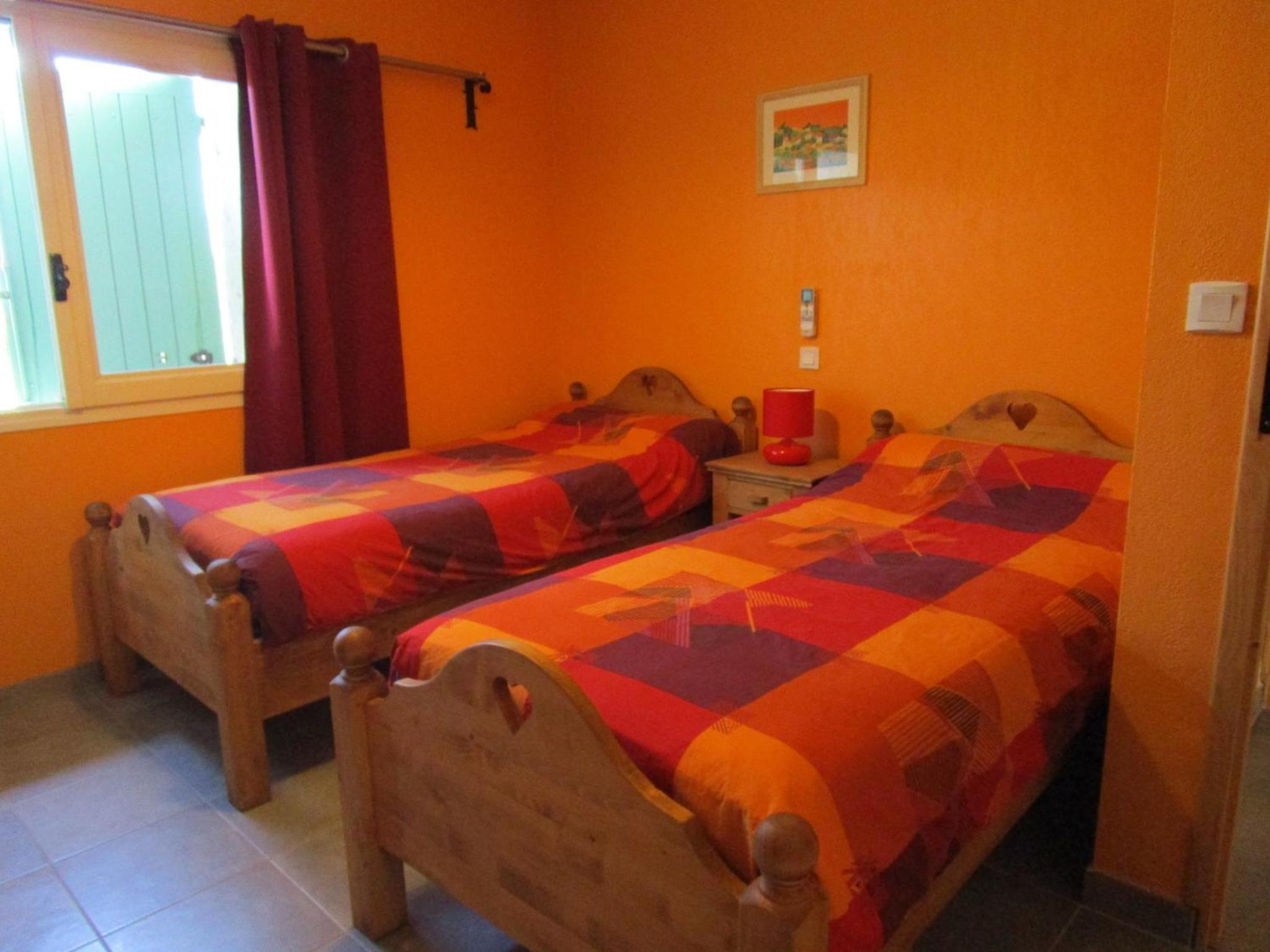 Twin Room with Shower - Photo 2