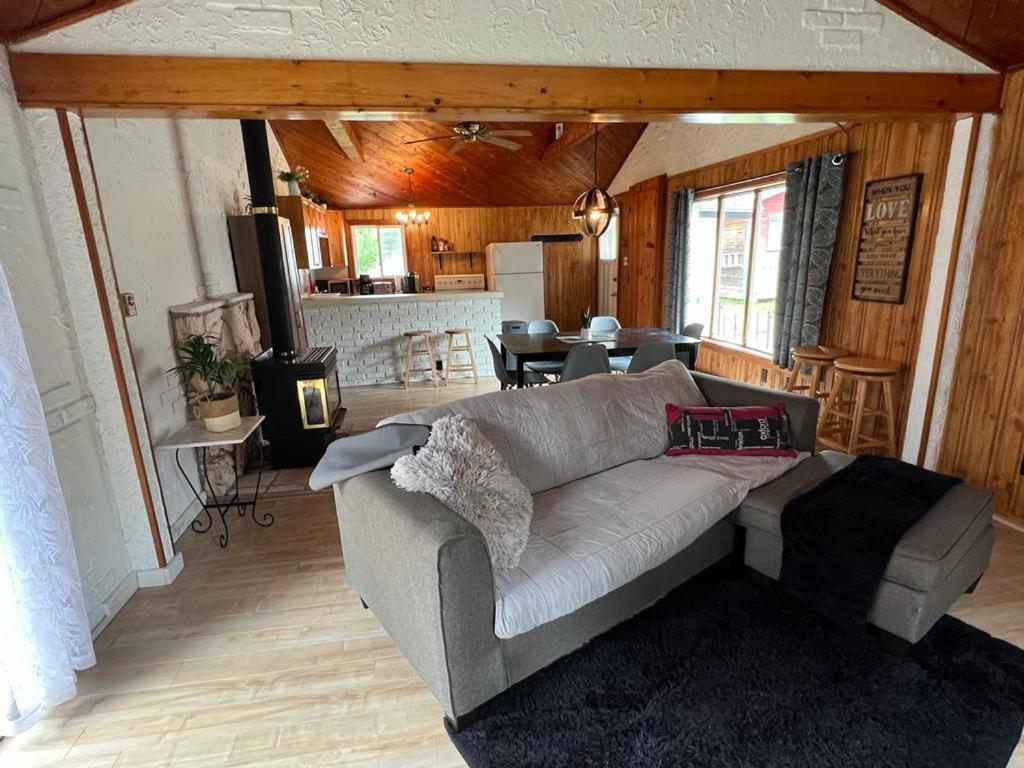 Three-Bedroom House photo 2