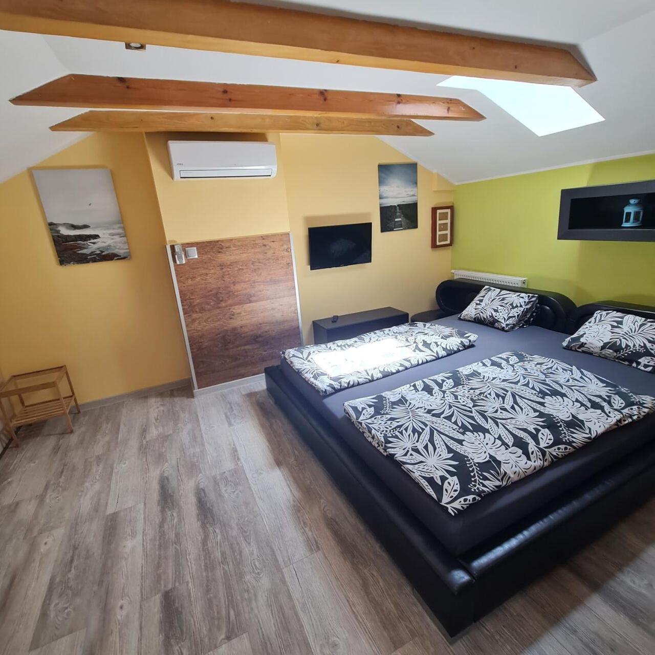 One-Bedroom Apartment - Photo 3