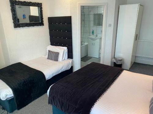 Triple Room with Private Bathroom photo 3